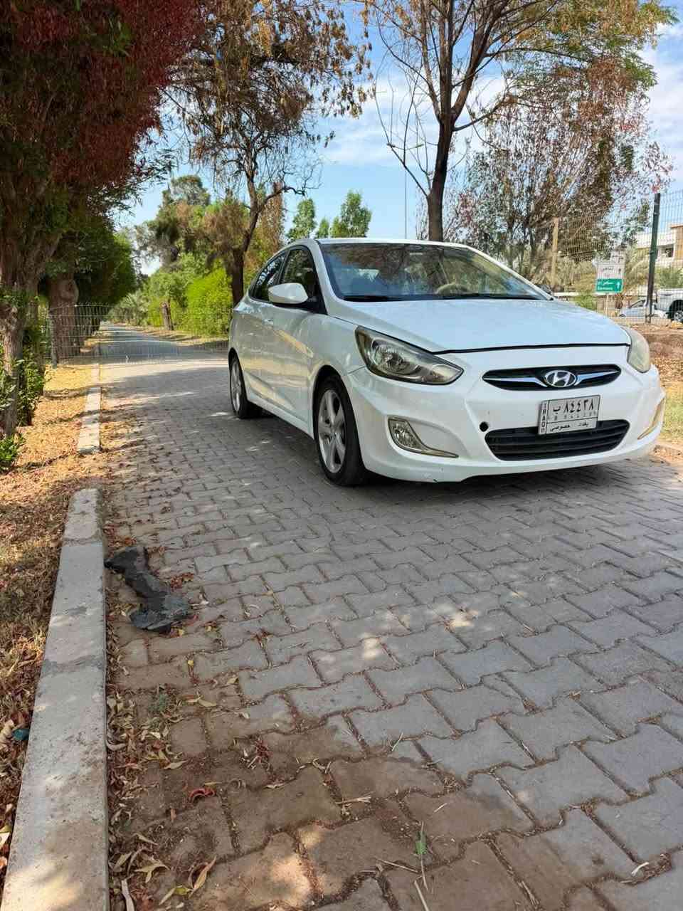 سلام عليكم
اكسنت 2012 امريكي رقم بغداد تحويل مباشر 
مكينه 1600 كير تبريد حداديه خير من الله 
سياره بيه كم قطعه صبغ اقل الحزام بس اني ابيع حزام بدون دواخل سياره حلوه ومال جناي مكاني بغداد الكاظميه سعر 68 وبيه مجال بصيط هـ ***********
