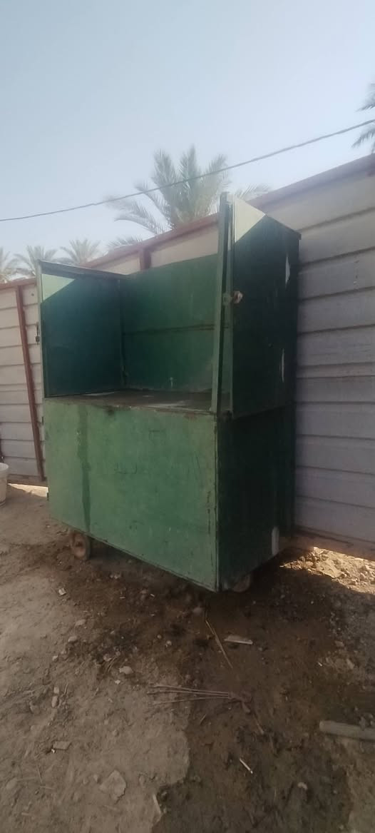 سلام عليكم
بصطية ومخزن بنفس الوقت تتقفل
تفتح وتعرض فوك تكمل وتنزلهن جوة باب صفح
وتقفلهن
الوجه مترين او ١٨٠

العرض صفحة متر
ارتفاع مترين و شوية
الي تفيده مكانها بغداد بالدوره حديد ثقيل
***********
