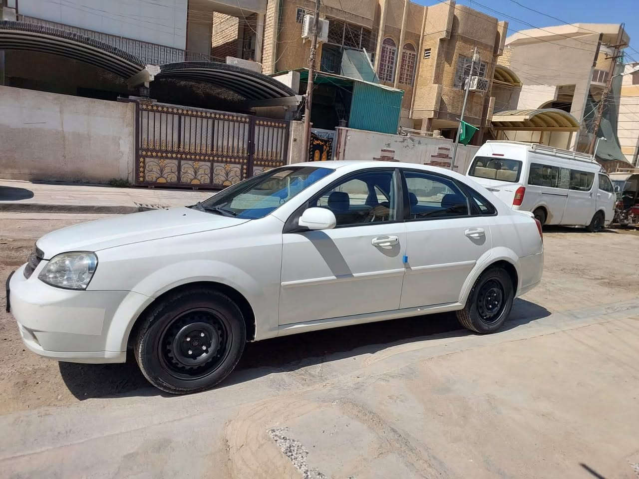 السلام عليكم
أوبترا 2011
بيها صبغ بين الباب والجامغ الخلفي بسيط خلف الصدر
السعر ٨٠ وبيه مجال 
***********
