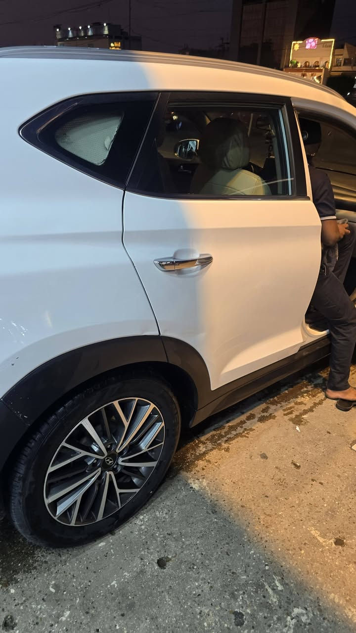 🚘 هيونداي توسان 2020 خليجي  نص فول مواصفات
ماشيه 170 الف كيلو قابل للزيادة
⭐️السعر 190وبيها مجال للشراي او مراوس بموديل ٢٠٢٥ او ٢٠٢٦
للاستفسار ***********
📍 الموقع: بغداد – الشعله
🔹 رقم بغداد – باسمي مباشرة ابيع او اراوس شرط السونار و التحويل  
🔹 فحص وسنوية جديد هزه جديده رقم انكليزي 
🔹 سيارة نظيفة فقط رصعات بسيطه مكفوله من الحادث والصبغ بيها اقل من الشبر مثل ما موضح بصورة المرفقه والسيارة على أيدي من الشركه لهذا يومك

⚙️ المواصفات:
✔️ محرك 2000 سي سي
✔️ بصمة تشغيل + أبواب
✔️ كشنات أمامية كهرباء
✔️ حساسات أمامية وخلفية
✔️ شاشة كبيرة + كاميرا 360
✔️ شاحن موبايل وايرلس
‏✔️ LED حاجب
✔️ ويل كبير
✔️ قطعتين تبريد
✔️ مراية شفط
✔️ هندبريك بالقدم

