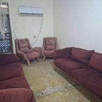 تخم قنفات ٨ مقاعد سفنج وخشب فول بلازما مكسورة حجم ٦٥ شينون ميز جديد وي...