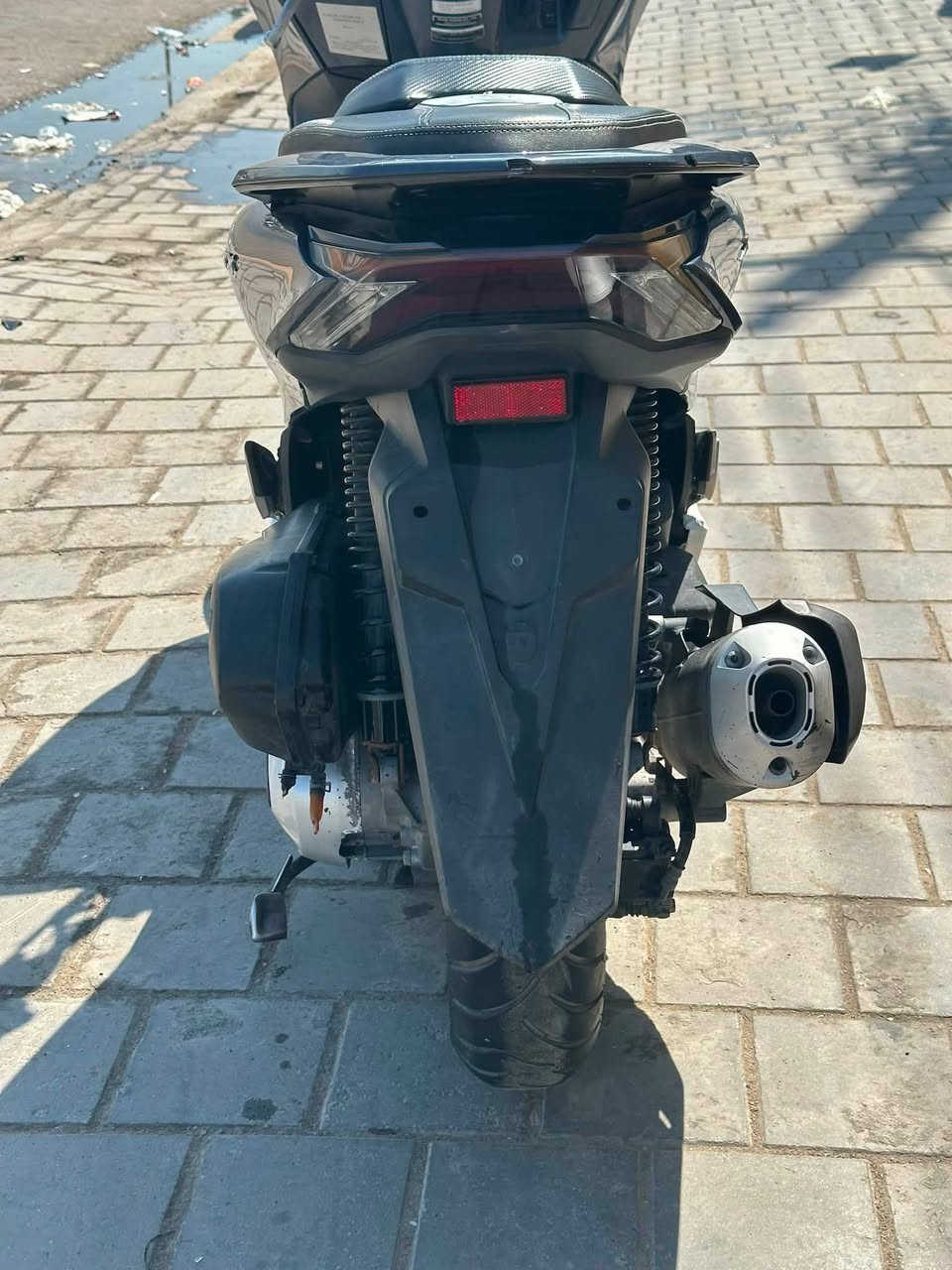 ‏السلام عليكم PCX جيل رابع كوري
‏ماشيه 26الف حقيقي  
‏مواصفات
‏ABS مانع انزلاق ✅
‏حساس ازدحام ✅
‏حساس استان ✅
‏🛠️ الدراجة: مكفولة  كفاله عامه
‏​​📍 الـمـكـان: بـغـداد
حي اور
السعر16ونص وبيه مجال 
***********
