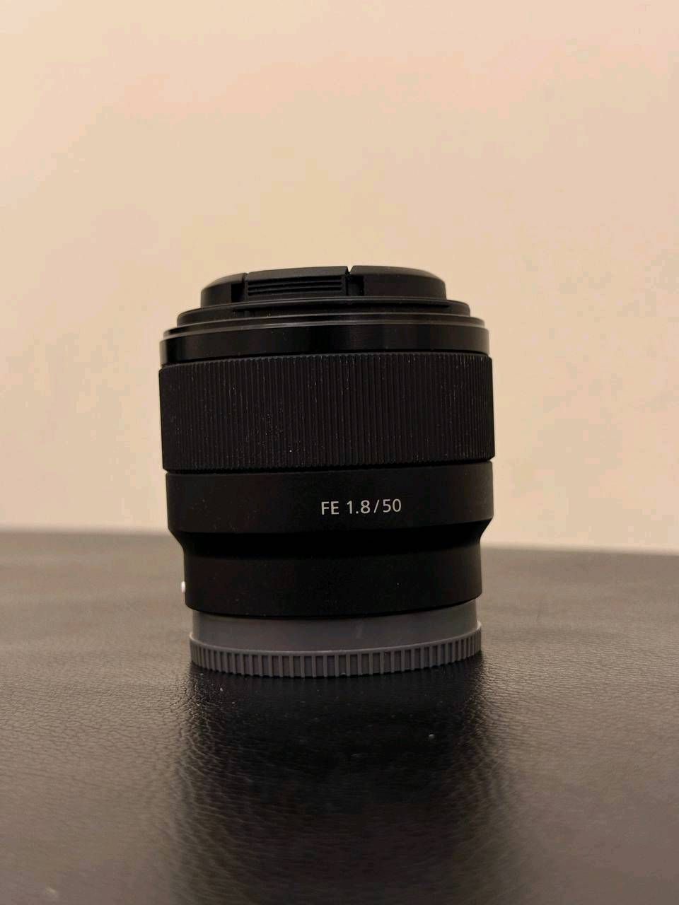 📸 للبيع | Sony E 50mm F1.8 OSS
🔹 Focal Length: 50mm
🔹 Maximum Aperture: f/1.8
🔹 Mount: Sony E-Mount
*********** واتساب