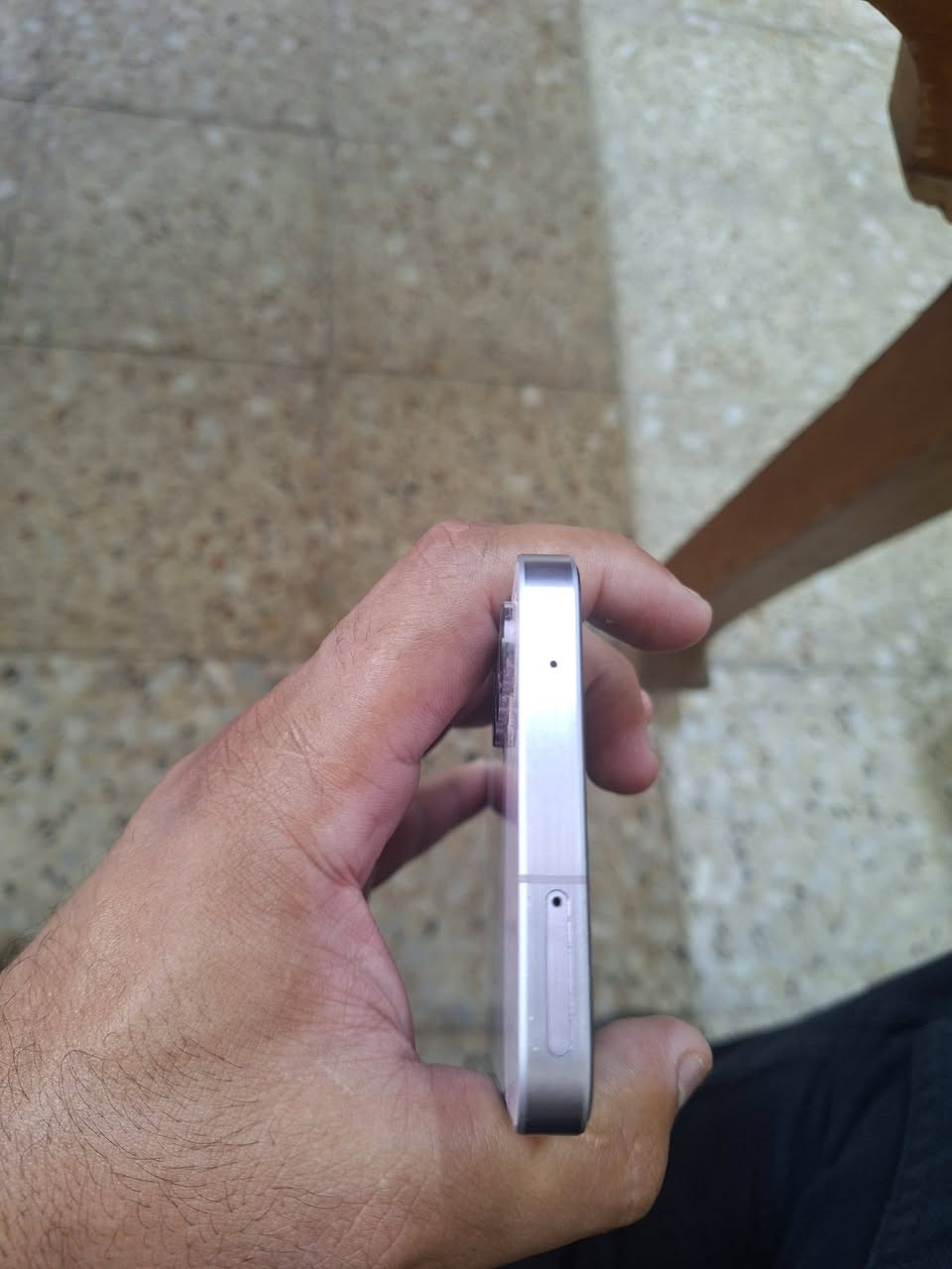 كالكسي A55 فئة متوسطة
نظيف جدا ولا مصلح ولا مشخوط ✅️
ذاكرة ١٢٨
شاشة نظيفة ✅️
بطارية نشطة✅️
كارتونة موجودة 
السعر ٢٥٠ الف بيه مجال بسيط
المكان الغزالية بغداد ما عدنه توصيل
تجي تفحص كدامك قبل لا تشتري
الرقم *********** بيه واتساب
