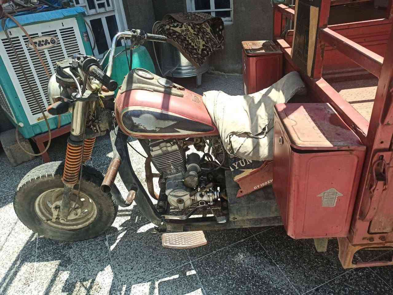 للبيع السعر 900 وبيها مجال قليل اوراق بيها مكاني حسينية المعامل بغداد *********** حتى واتساب بي
