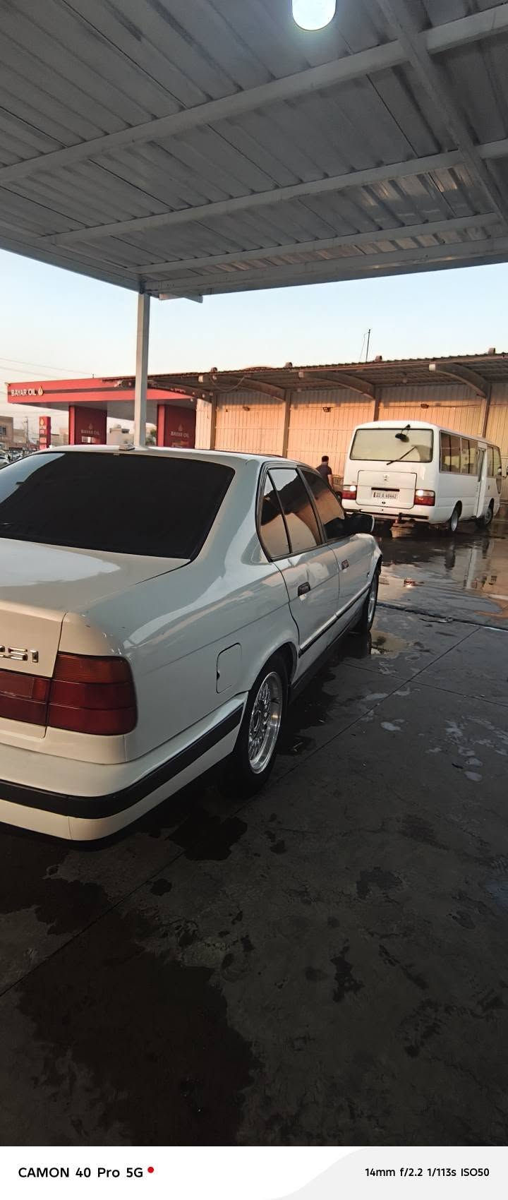 سعری خوار هەمووو بازار bmw 520i 1990 گیر حادیە
 ٢٧ وەرەقە مەجالەکی کەم
 ١١وەرەقە غەرامەی لەسەرە لەسەر کریاریە
پەنجە مۆرو بەناو کردن بەشەرت 
***********گەر موشتەرینی سەرم مەهیشینە لەگەر ریزم
گۆرینەوەش دەکەم لەسەر دل گرتن أربيل, العراق
