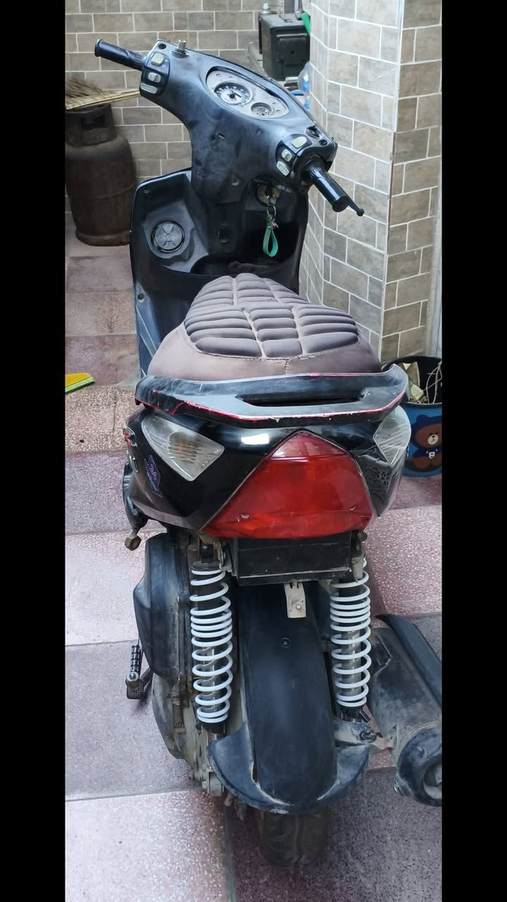 ثعلب للبيع دراجة عطلها كابريتر السعر 400 بيها مجال للشراي بغداد زعفرانية ***********
دبلات اصلية 

تايرات جدد

كشن مدوشم

دراجة شلعة معدل

كلجات اصلية
