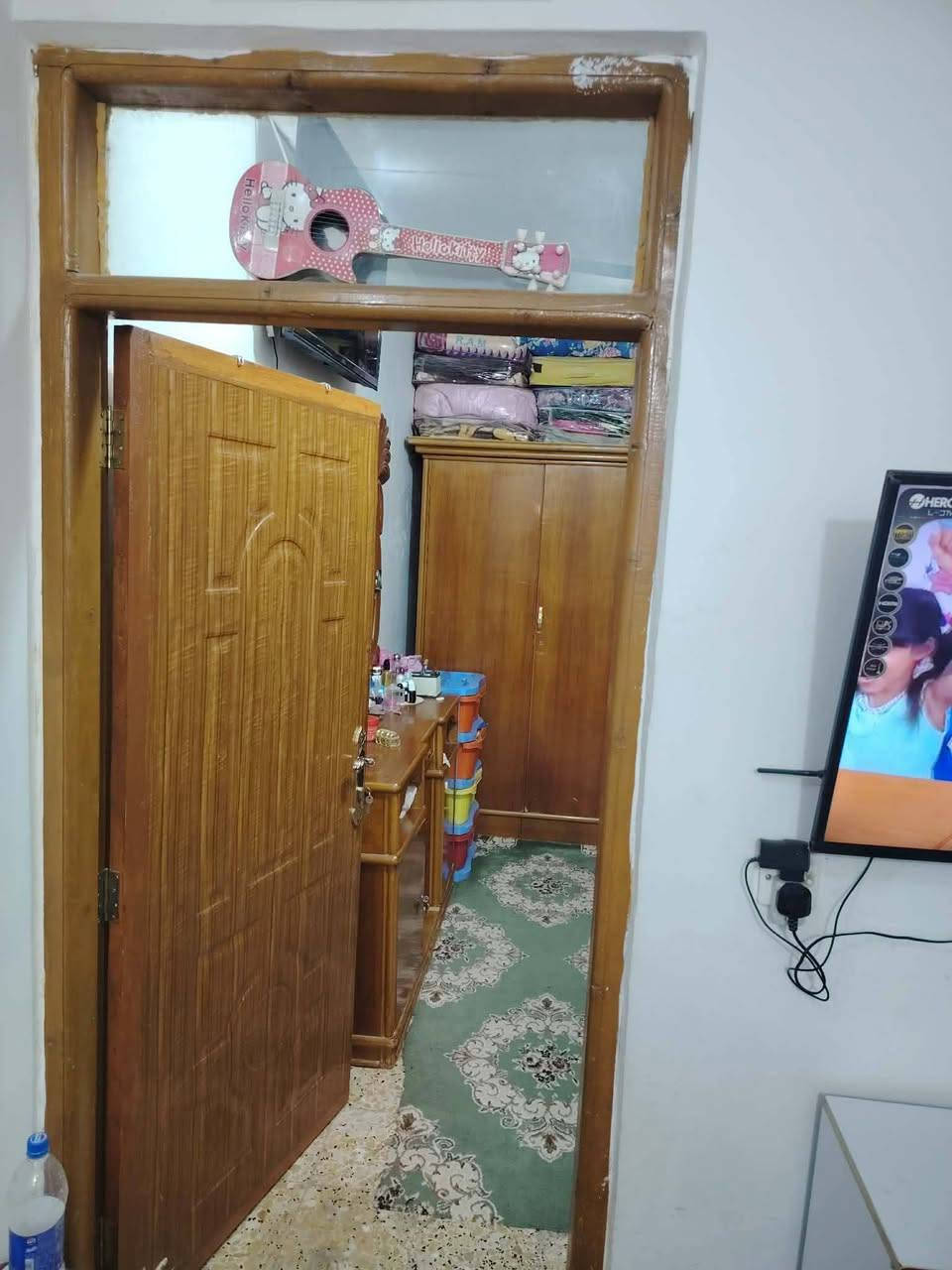 بيت للبيع في حي ميسان نهايه الكيات شارع الزوار القديم خلف سكله الكرعاوي مساحته 50 متر البيت جديد كاشي سيراميك ،
سعره 16 مليون وبيه مجال للشراي 
للاستفسار الاتصال بالرقم *********** 
مامتواجد على الفيس اتصل عليه لو تعال للمكتب ،،
