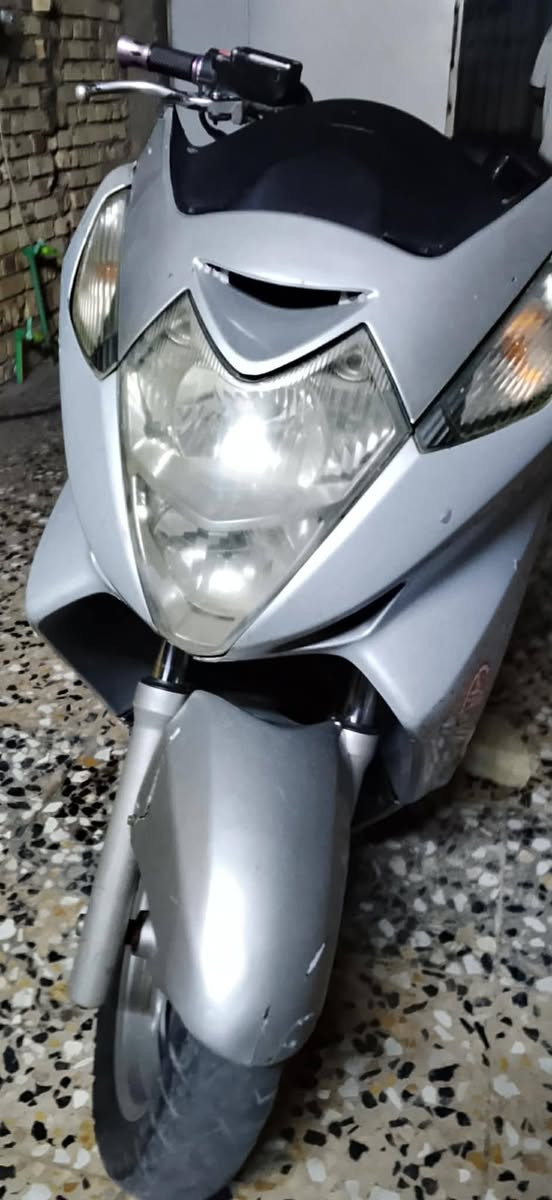 سلام عليكم سلفر ونج مكينه 400 دراجه مكينه خرسه دراجه حلوه شغل وطلع وين ما يعجبك دبلات كلجات جديده نقص جامه او بوربرن امامي مال ويل ما مثر دراجه نشطه بيع او مراوس سعر 1200 بيه مجال مكاني بغداد الشعب ***********
