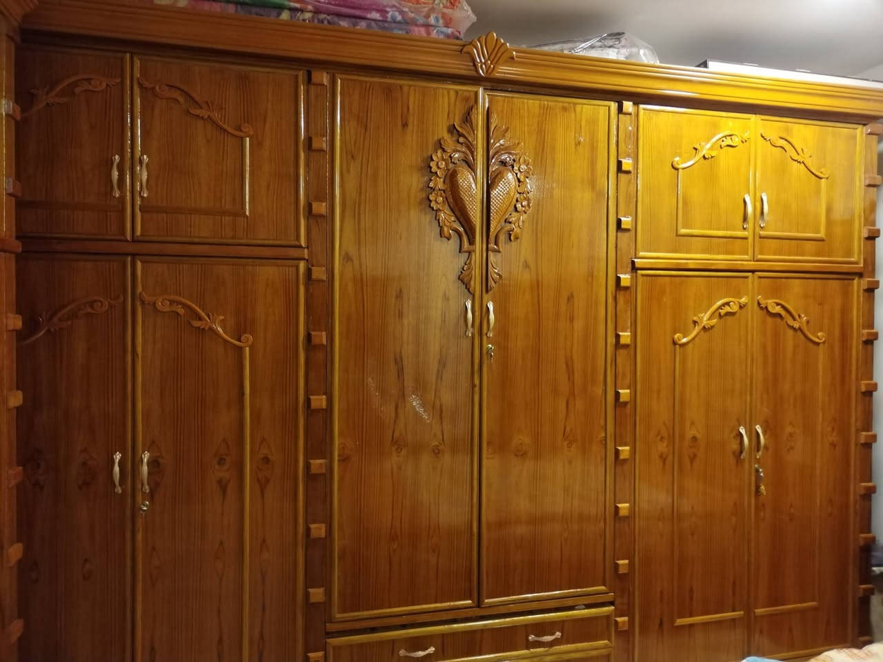 غرفة صاج للبيع 
للاتصال على الرقم  أو واتساب على الرقم ***********
السعر مليون و٦٠٠ وبيها مجال للشراي

