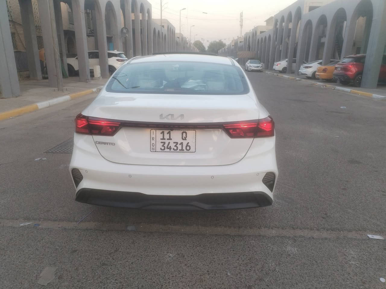 لسلام عليكم سيراتو موديل 24 السياره مكفولة كفاله عامه من كل النواحي وكلشي ذاكره بل فيديو رجٱ كمل الفيديو للاخير وتصل وبيك خير ودلل فول مكينه 2000 فتحه حساسات خلفي وامامي ماشيه 20 يعني أخت الزيرو شاشه اصليه مو تجاري كامره دواره اسبير نازل مره وحده مكفولة حته من الشخط والرصعه والبارد  مكاني بغداد الكرخ شارع حيفا السعر ١٩٠ $ ما عجبك السعر ربي يرزقك بل أحسن      
أبو شاهين ***********
