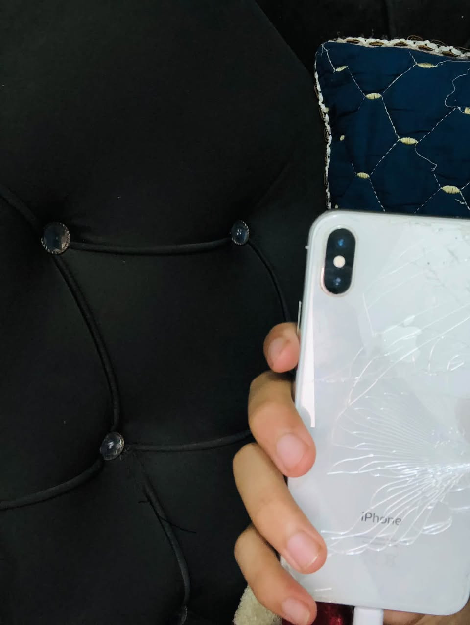 السلام  عليكم iPhone X ذاكرة 64 الجهاز نظيف جدا ظهر مفطور كرتون ويا جميع الملحقات ‏مستبدل شاشة وبطارية وضع الوكالة ‏العنوان بغداد البلديات شارع مدارس تغلب رقم الهاتف WhatsApp ***********
