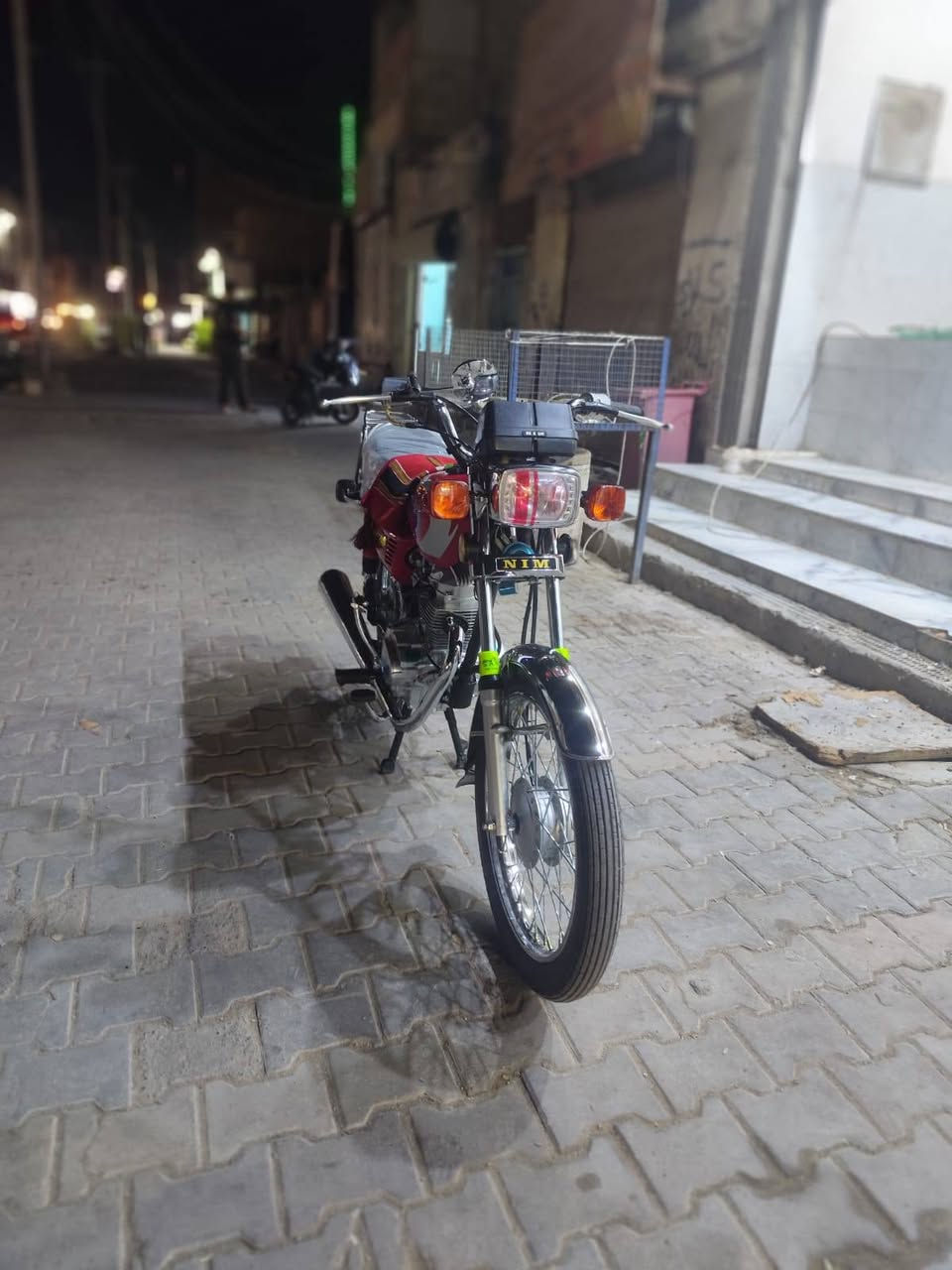 عمي السلام عليكم دراجة نامه إمتياز دراجه نضيفه شوفت عينكم ماصله هواي من طالعه من مجمع الكرار ماتعوبه الله شاهد دراجه سكنر سكنر السعر 850 وبيه مجال الطبين مكاني ناصريه حي العسكري ***********😎😎
