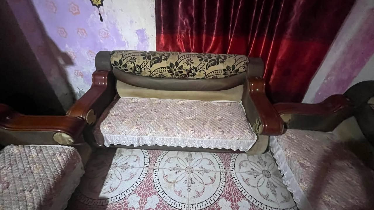 السلام عليكم تخم 5قطع للبيع مستخدم نضيف  السعر250وبي مجال العنوان البصره كرمه علي الرقم***********
