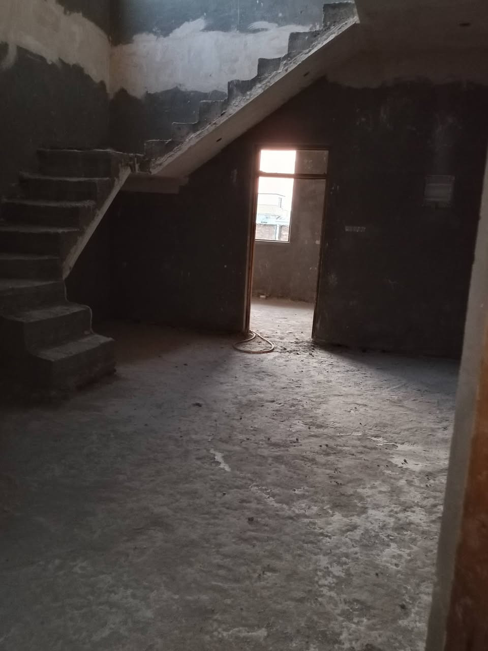 سلام عليكم
بيت للبيع 200م بناء حديث درجه اولى مطابخ حار بارد غرف ثنين صاله كبيره ستقبال جبير صحيات داخلية وخارجيه كراج  نقص البيت بيبان وسراميك من كلشي جاهز  وكلشي بصور  المكان  على الحولي مالت الاسكان الصناعي قريب على شارع العام تقريب 500متر  منطقة هدوء وخدمات الاستفسار ***********

