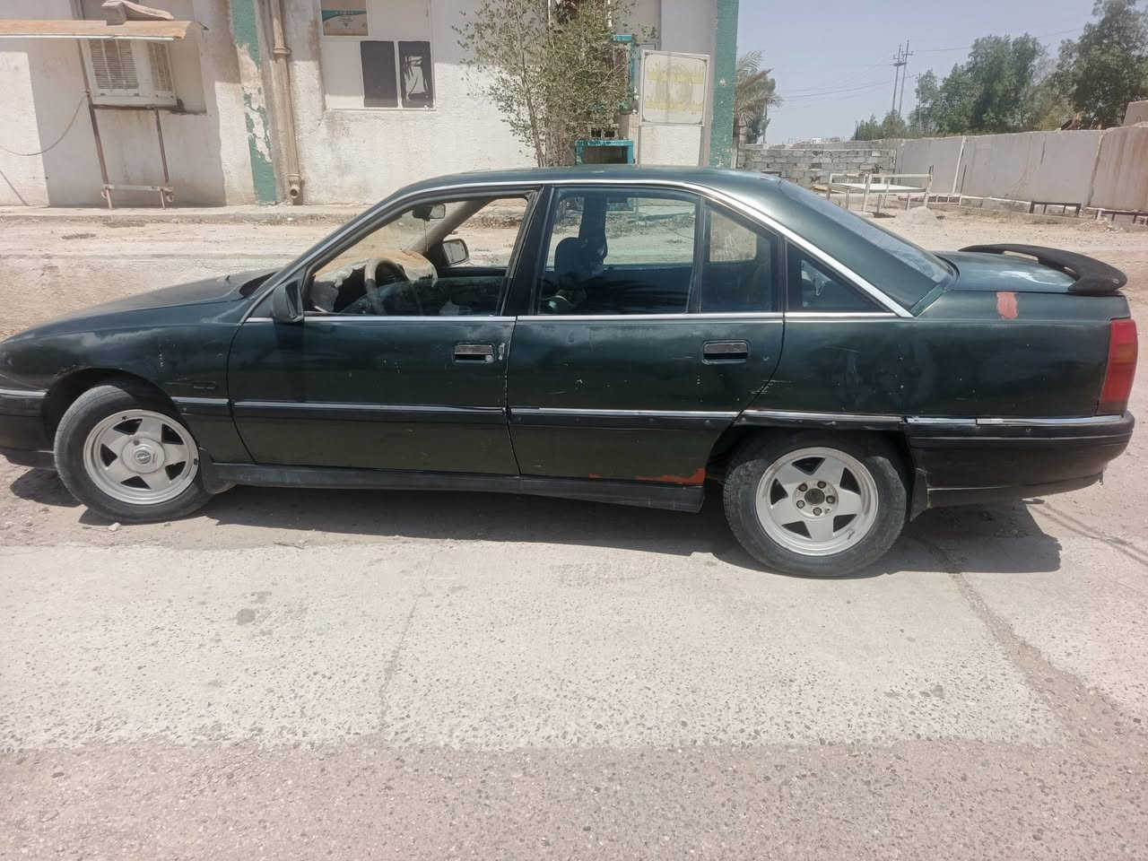 اوميكا موديل 1992 رقم بغداد سنويه لل 27 السعر 27 وبيه مجال مكان ديالى رقم الهاتف ***********
