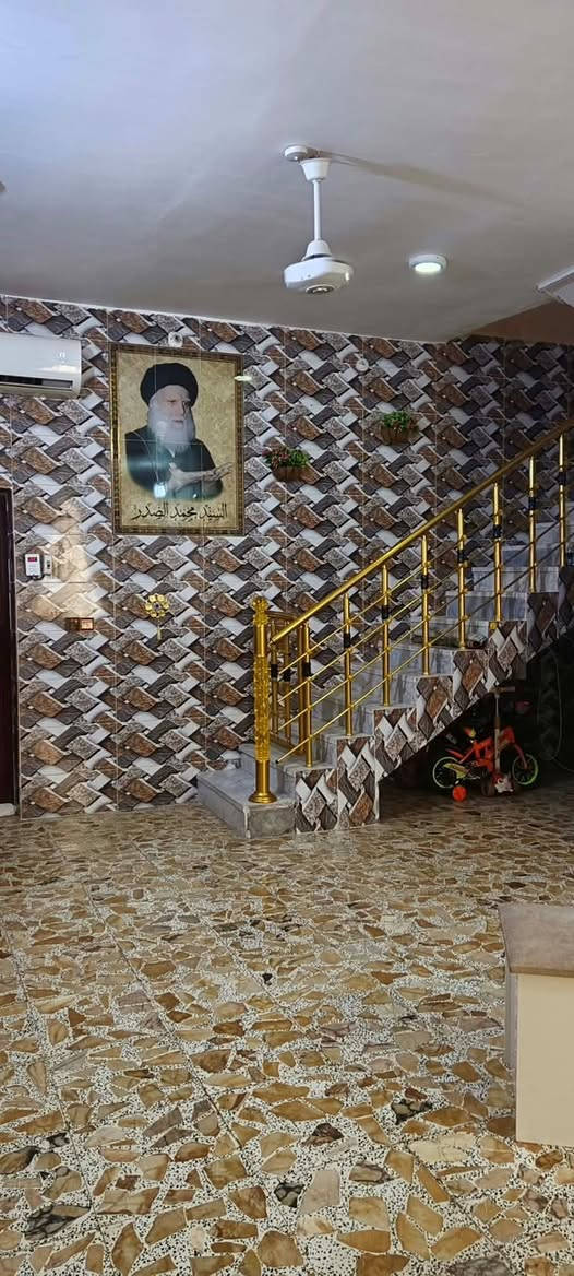 دار سكن  مع البساتين للبيع
الموقع ال بو عليان قرب حسينه انصار الامام المهدي (ع) على التبليط مباشر 

الموصفات مدرسه قريبه خدمات كامله 
البناء طابوق وسكقف كونكريت بناء حديقه وطارمه البيت 300م
نخل شويثي 15نخله  بالحديقه مع بستان دونمين

البناء غرفتين صالة مطبخ صحيات واستقبال خارجي يباع مع او بدون البساتين 
للاستفسار مراسله الصفحه او الاتصال ***********
