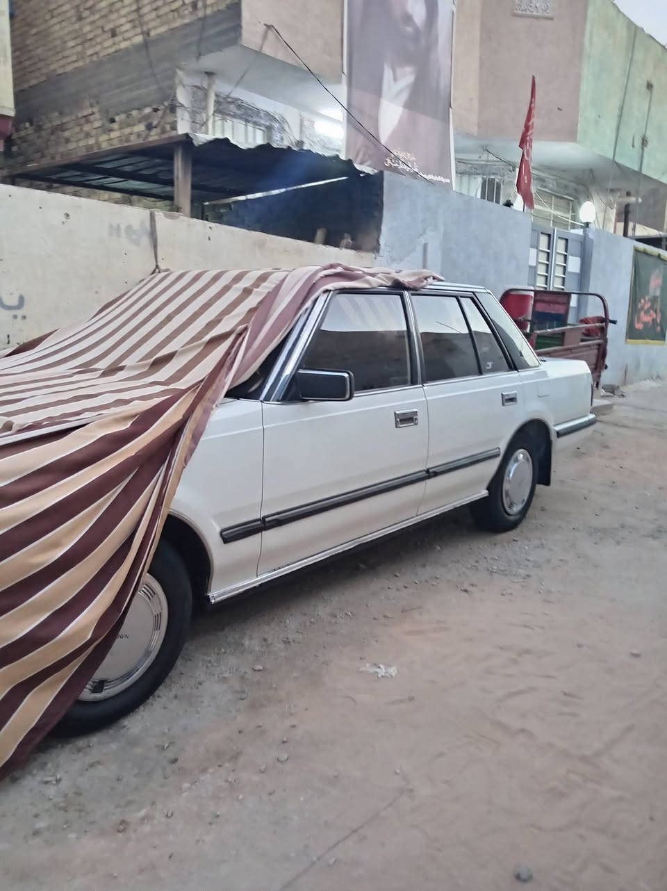 السلام عليكم ورحمه الله وبركاته اخوان سوبر للبيع موديل 1984 السياره كلها عالشركه تبريد تدفئه
السعر ١١٥ بيها مجال 
للأتصال
***********
***********
***********
