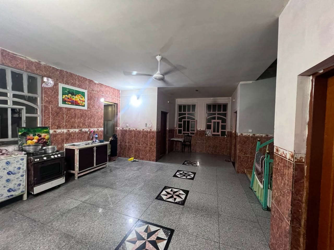 سلام عليكم
بيت للبيع مساحه 300 متر
طابقين يحتوي على 7 غرف
محل اسواق
بيت كامل من كلشي
العنوان الاورفلي مقابل جامع الهدى
مكلف بالنشر الاستفسار مع صاحب الدار
***********

