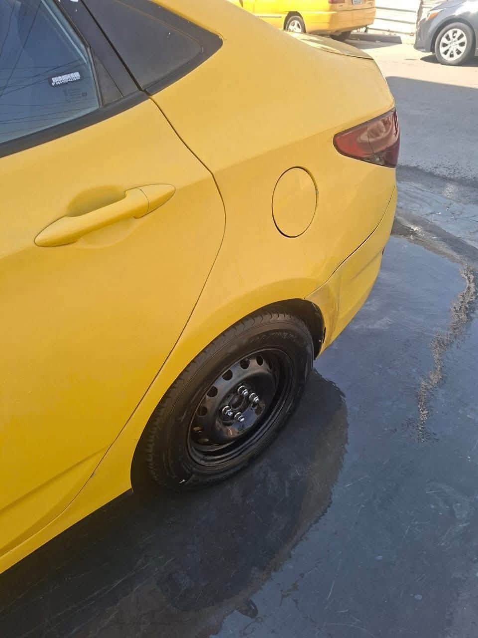 للبيع سيارة اكسنت ٢٠١٥ أمريكي
محرك جي دي اي نضيف 
تبريد شغال سيارة بسمي تحويل مباشر 
رقم بغداد  السياره حلوه ونضيفه 
حادث الجنطه وراجع نفسه سيارة ليبل واحد 
فقط مبدل جدر السبير السعر ٦٦مكاني بغداد 
*********** سونار موجود صور الحادث هم نشرتهن

نص مكتوب في الصور:
- أفحص شاصيها.. قبل لا تشتريها!