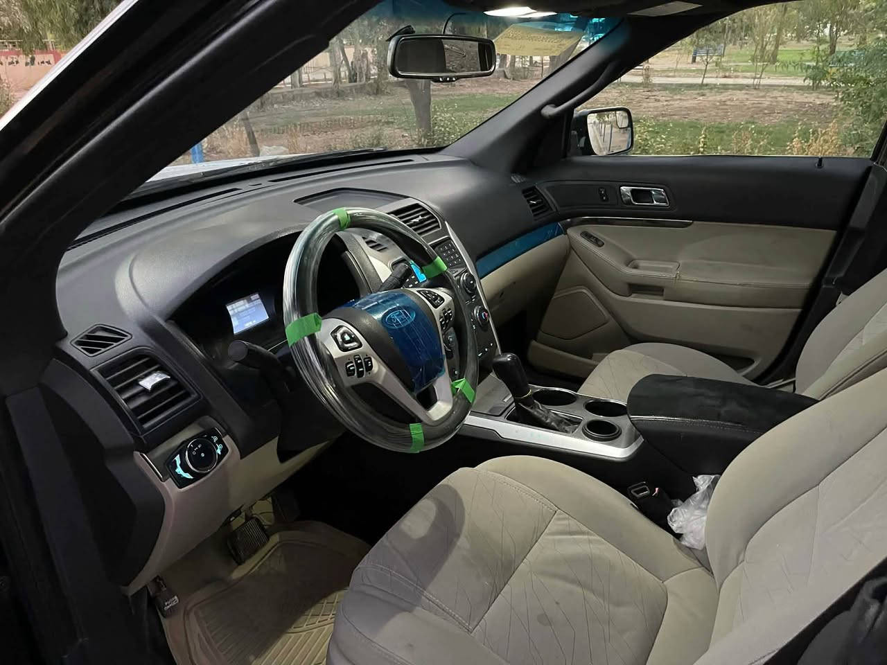 FORD EXPLORER
فۆرد ئێکسپلۆرەر
مۆدێل 2011 مواسەفات ئەمریکی
تاک ئەکسل ناوزەرد ٣ڕیز کوشن
چوار تایەو ویلی لۆکی لەژێرە
گێڕو مەکینەو تەبرید بەشەرت
ڕەقەم و سەنەوی تا 2030تازەیە تەحویل و غرامە بەشەرت
سەیارەکە بێ بۆیاخە هەموو گیانی بەشەرت
 سعری  105گەڵاو مەعامەلەیە برایانە
گۆڕینەوەش ئەکەم لەسەر دڵگرتن
*********** شمشمل, السليمانية

