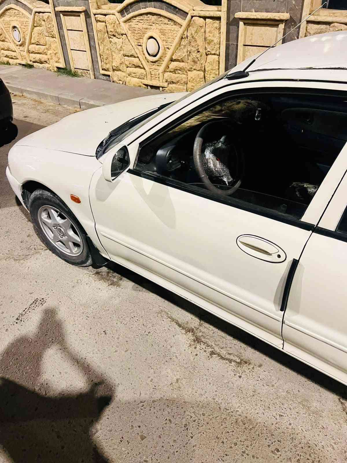 برتون 2004 صبغ عام. كير محرك شرط. تبريد. شغال كامل نقص بس راديتر  تخم تاير صدر نص عمر كهربائيات كلها شغاله دشبول مامفتوح كلشي بيها شغال رقم كركوك شرط التحويل والغرامات  كير اوتو. داخل صاج. السياره. حلوه وناعمه بالمشي سعرها مناسب مكاني صلاح الدين قضاء العلم تجي اشوفها وتدلل اتصل ***********
