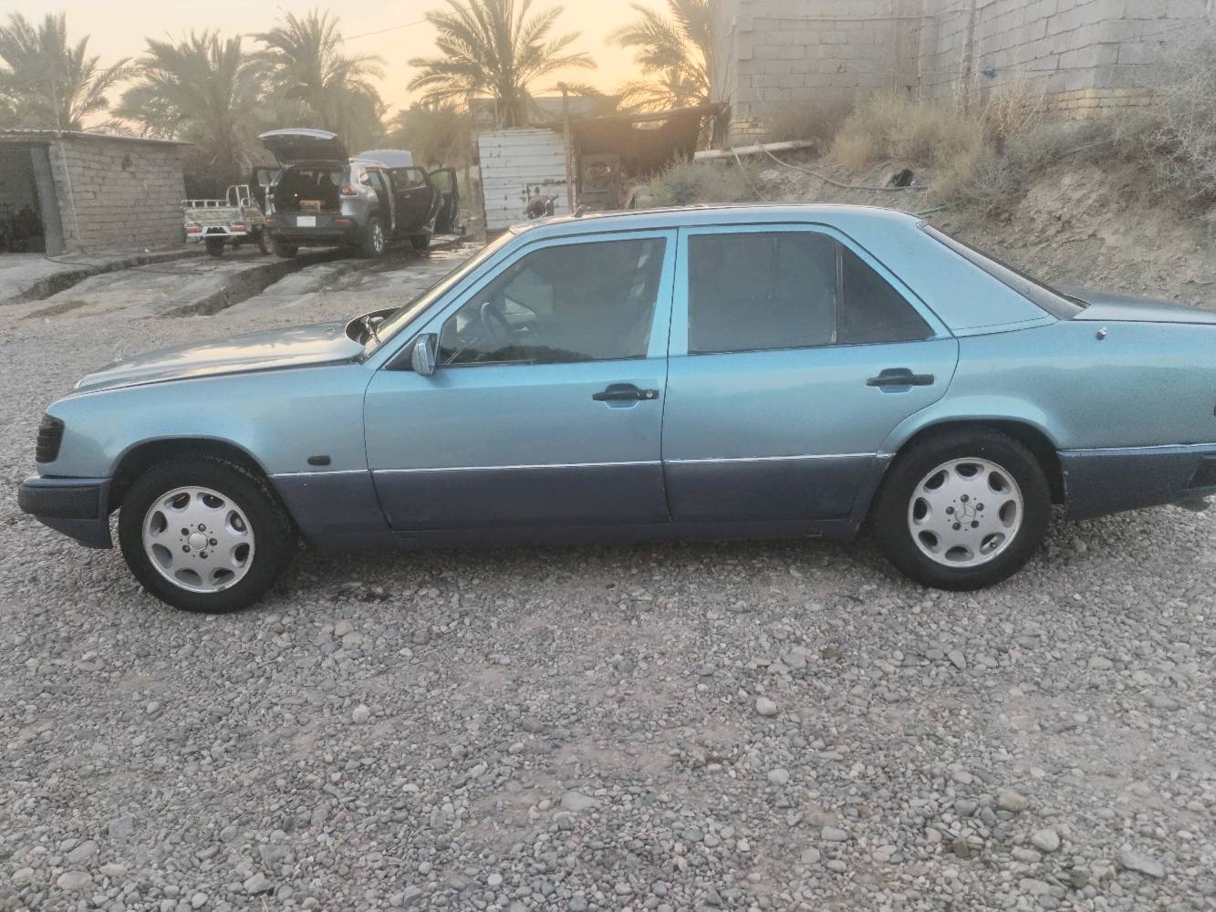 مارسدس دب  محور سياره كير ومكينه وتبريد وحداديه شرط رقم بغداد دولي سنويه 31 جديده هزه جديده سياره كامله سعره 48 وبيه مجال لشراي مكاني سوق الشيوخ رقم ***********