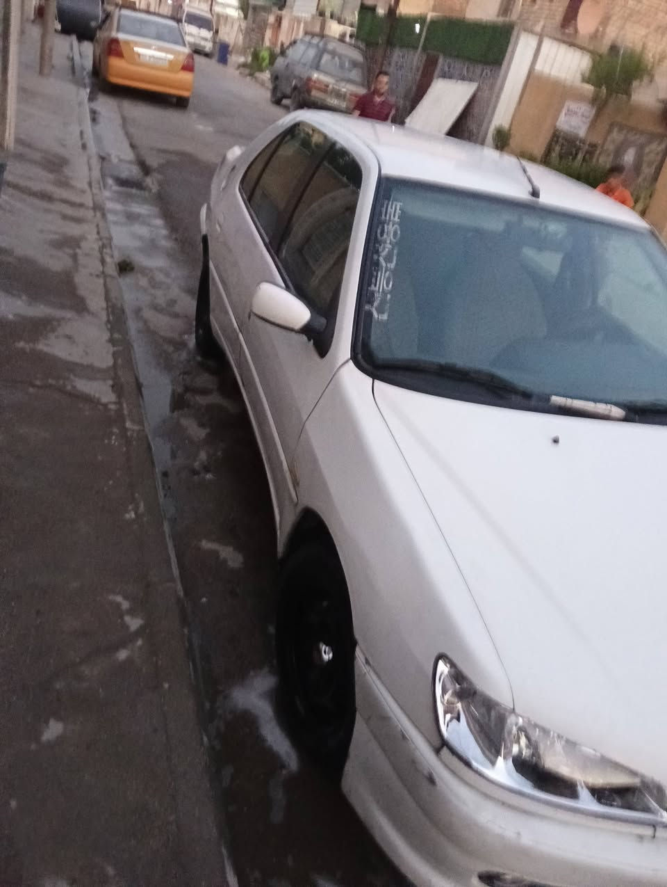 بيجو 306 اببض 2001 بغداد بأسمي 
مابيه صبغ غير شبر بل جاملغ الخلفي تبريد محرك كير خير من الله رايده 40$  وبيه مجال عنواني بغداد حي البنوك تليفون ***********
