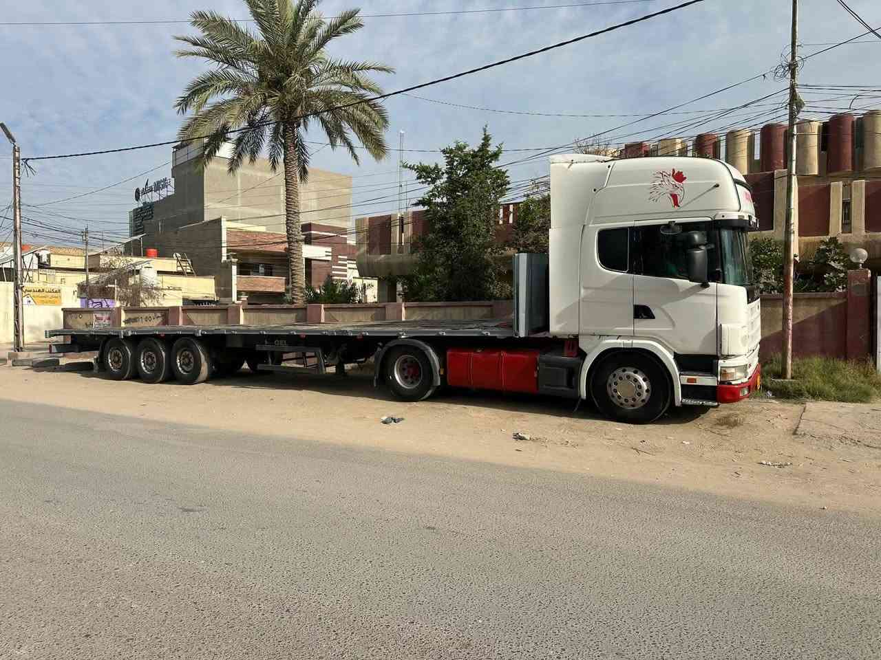 السلام عليكم سكاني 2004انجكتر خطين  جاهز السيارة الي العم السياره تبريد شغال السيار جاهز الي العمل ما نقصها اي شي تخم تاير جديد ***********موجو وتساب سعر السياره 155  المكان الحله جمعية
