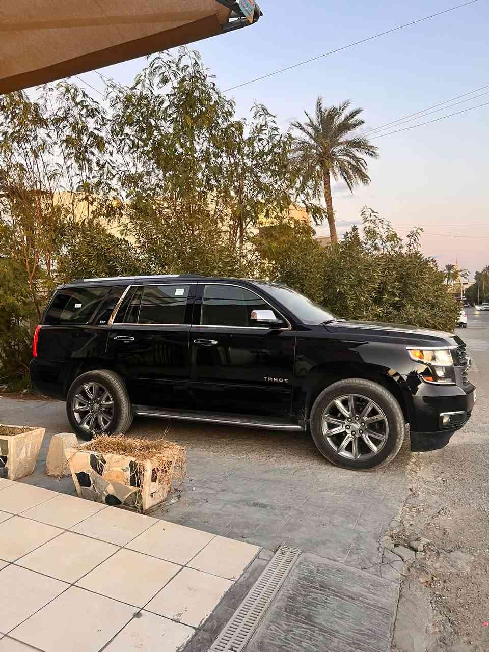 تاهو 2016 خليجي LTZ فول مواصفات
كفاله من الضربه والصبغ نضيفه ماشيه (160) 
رقم اربيل شرط التحويل 
مكانها بغداد اليرموك
مواصفاتها
( الكاميرا الخلفية  - التحكم على المنحدرات - كاميرا 360 - مستشعر وقوف - تدفئة المقاعد - تبريد المقاعد - بصمة - مثبت السرعة - مرايا جانبية كهربائية - مراقبة النقطة العمياء - التحكم التلقائي في درجة الحرارة - نظام بدء التشغيل - نظام فرملة الطوارئ - وسادة هوائية - المصابيح الأمامية ليد - مانع الانزلاق - تدفئة مقود القيادة - أبل كاربلاي - التشغيل عن بعد - أندرويد أوتو
- مقاعد الصف الثالث - شاحن لاسلكي - صندوق تبريد - كشافات ضباب - ذاكرة المقعد - وضع القيادة
تحذير مغادرة المسار
التحكم الإلكتروني في الثبات
تحذير من الاصطدام الأمامي كرسي هزاز - 
مثبت السرعة التكيفي - صندوق بدون استخدام اليدين كهربائي - تبريد خلفي - الضوء العالي التلقائي - مقعد تنبيه السلامة )
للبيع او مراوس (السعر 33) وبيها مجال 
***********

نص مكتوب في الصور:
- 22 A 27°C
- 27°C ☀️