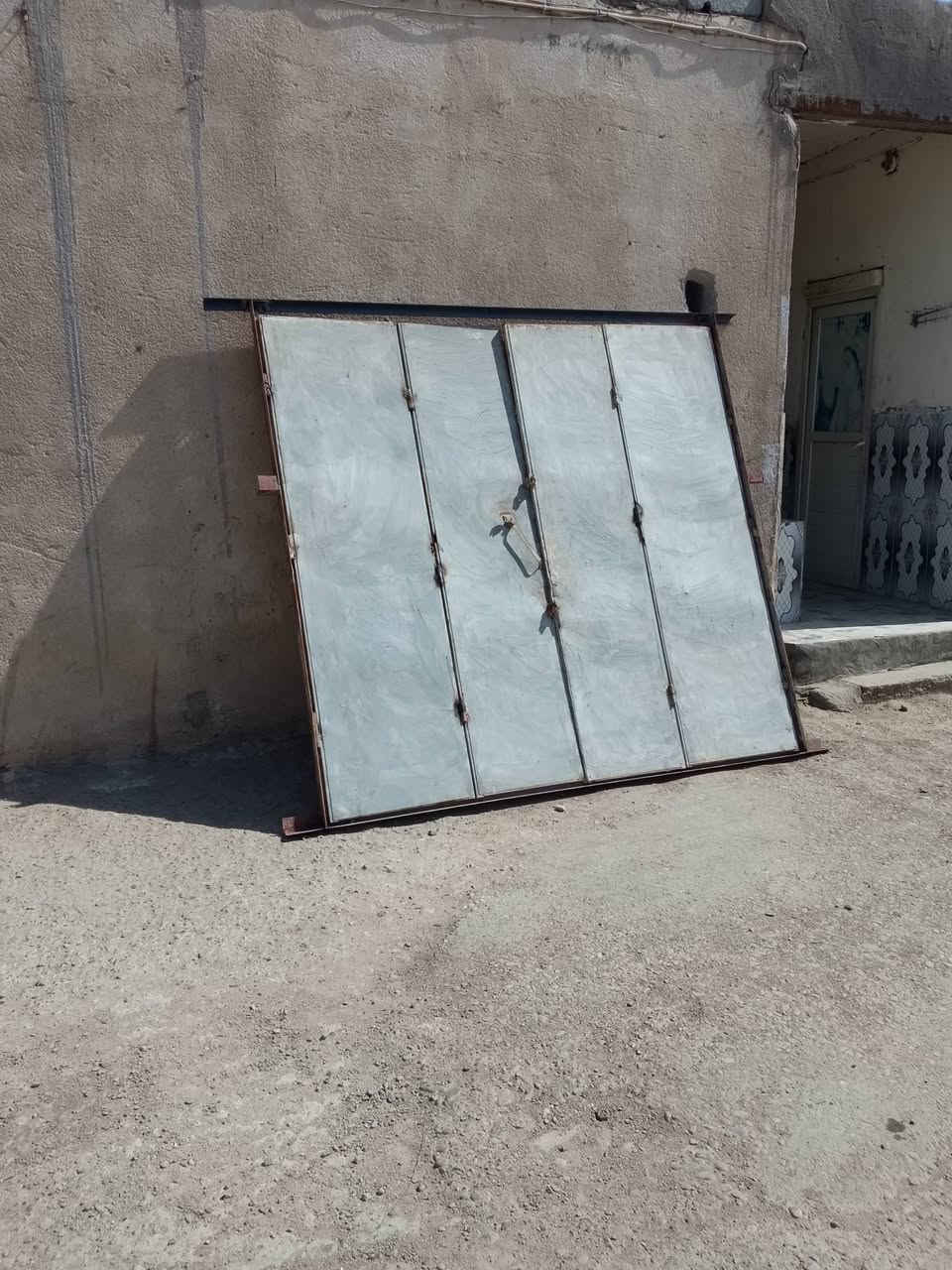 سلام عليكم باب محل لبيع المكان بصره الدير***********
