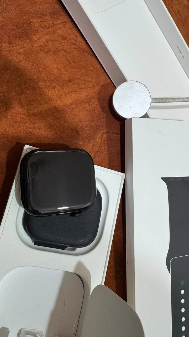 ساعة ابل جيل 11
⌚ Apple Watch Series 11 – 46mm

ساعة استخدام قليل جدًا، ولا تزال ضمن ضمان الشركة كما موضح في موقع Apple بالصورة.

🔹 جميع الملحقات أصلية:

* سير أصلي من الشركة
* كيبل شحن أصلي
* الكارتون الأصلي

✨ الحالة: نظافة 99% — أنظف من الصور
🔋 البطارية: 99%

💰 السعر: 430 ألف دينار
يوجد مجال بسيط جدًا للتفاوض.

🚚 يتوفر توصيل

📞 ***********
مكان الناصرية
