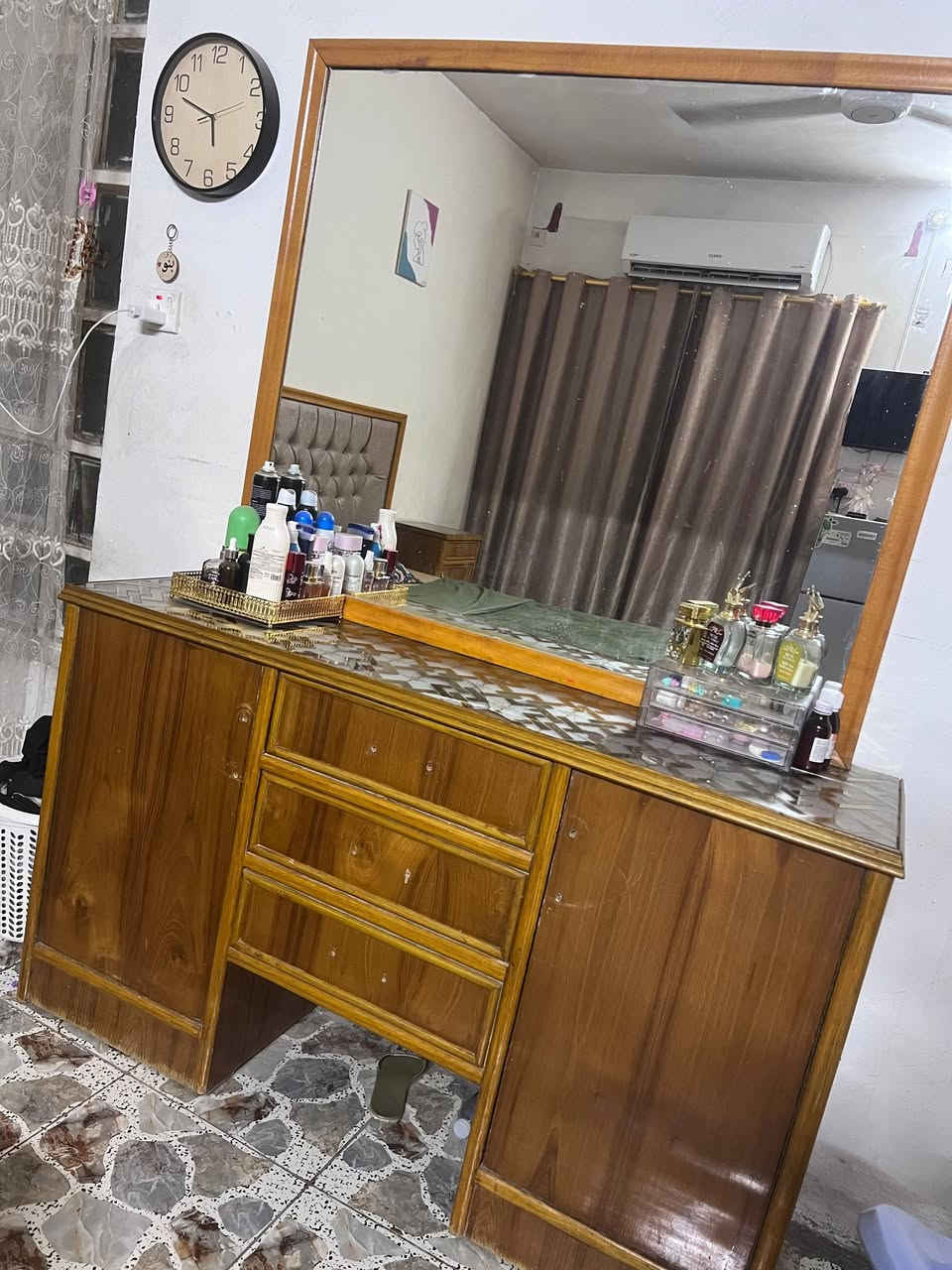السلام عليكم غرفه نوم صاج للبيع نضيفه
سعر مليون وبيه مجال العنوان أبو غريب هـ ***********
