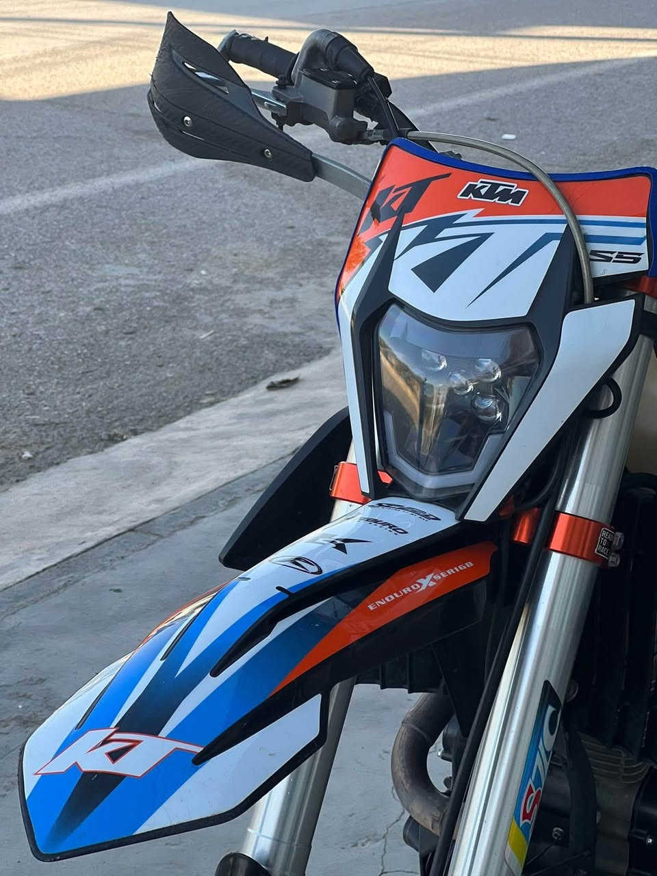 سڵاوی خواتان لێبێ ئەم ماتۆڕە بۆ فرۆشتن..!

جۆری ماتۆڕ: KTM KT

مۆدێلی:2026
مەکینە : 300
 تێبینی :ماشاءاللە زۆر جوان و بێ مشکیلەیە…..

بۆ زانینی نرخ نامە بنێرن یان پەیوەندی بەم ژمارەوە بکە***********واتس ئەپ❤️‍🔥
