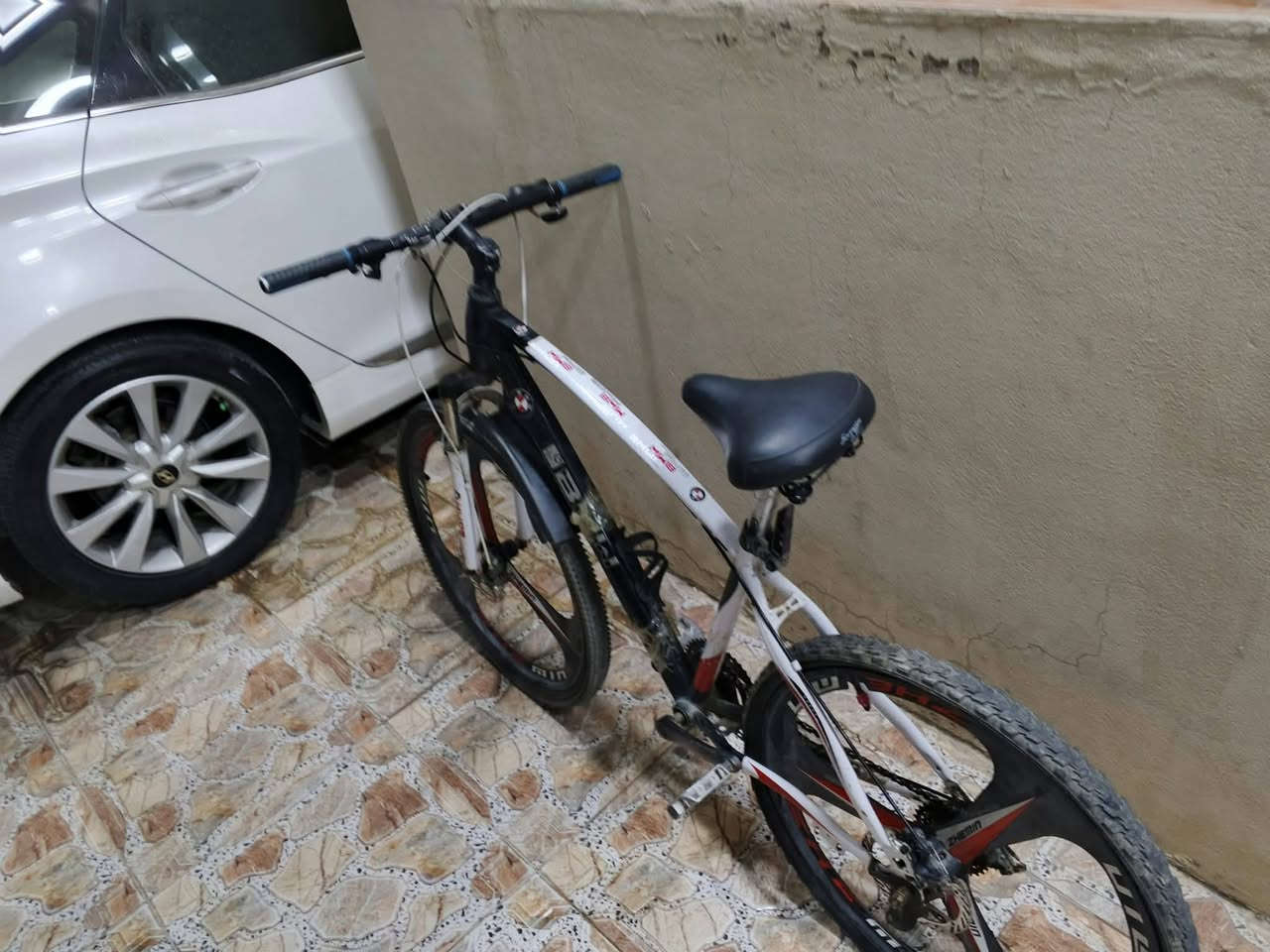 بسلا بەناوی خوا
براکانم ئەم بسکلەمان هەیە بۆفرۆشتن بسکلکە تۆزی پاری ئەوێت تایەی پێش جەبەلیە  ئیدواوە جەبلی نیە تایەکە رزاوە گۆرینی هاتە چوپی تازەیە تازەکریمە چاملغ دواوە بۆی دائەنام و دەسکاکەنای بیبینن لەرسمەکەچۆنە دەسکی بریکەکە شکاوە ئەوەی رسمەکە چۆنە ئەوەیە دەسکی برێکەکەش بیگۆرە یان بەدووهەزارە یان بە هەزارو بێسەت هەرئەوانەیەو سەبارەت بەگێرەکانشەوە هیچی ئێش ناکەت بەقسەم بکەن چاکی مەکەن و 10گێرە 3ئی پشەوە 7ئێ دواوە بێعەیبە ودەبلەکەنی بێقایبە نرمە خۆشە و کوشنی تازەم سەنا بە پێنج هەزار ماشەلا زۆر بێعەیەبە تۆزێک پارەی ئەوێت و تاواو گۆرینەوەش ئەکەم لەگەل ماتۆر شحن و سعبەش ئەیکەم بەس پاک بێت هیچ نەمەوە باسینەکەم بەس نرخ کەشی 55مەعمەلەکەشی تێتەدایە رەقم بوبایل ئاسیا -> ***********
