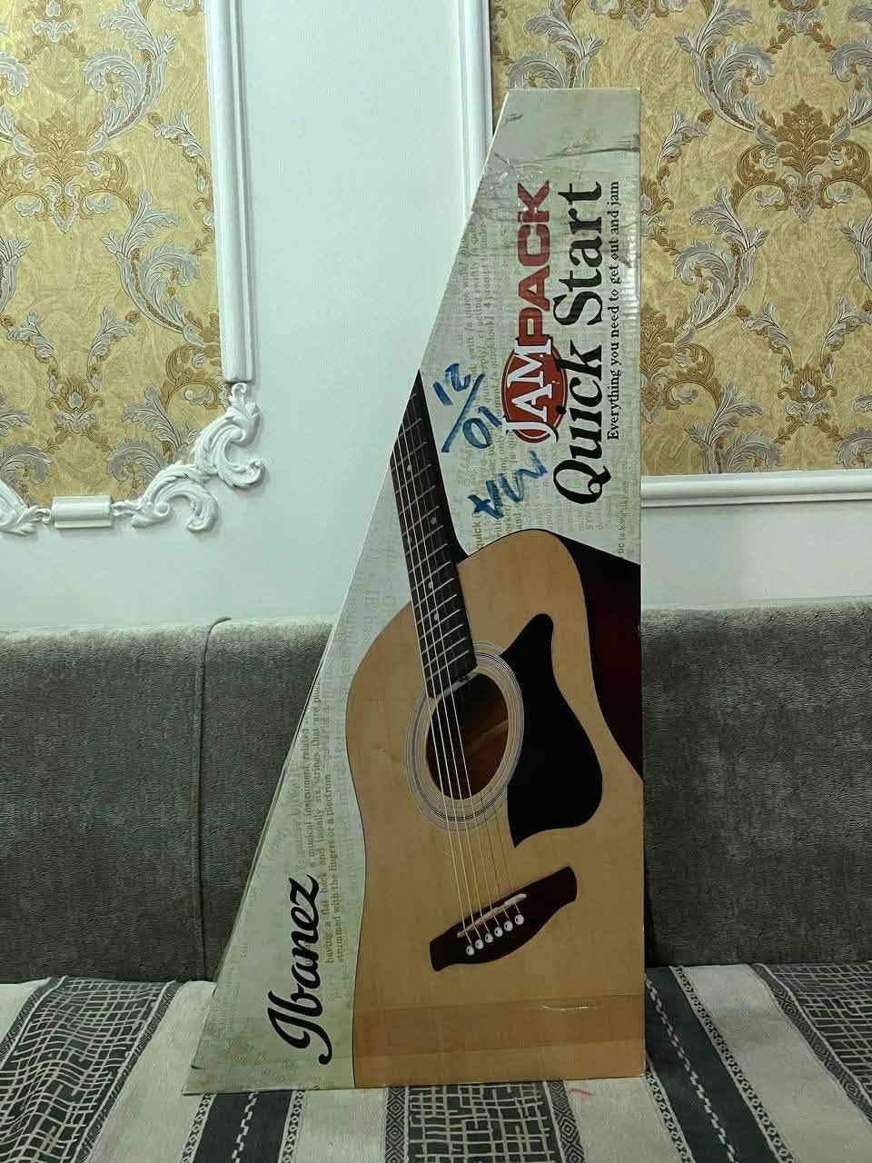 السلام عليكم  🎸V50NJP-NT جيتار للبيع مع كامل ملحقاته والجنطه والحزام
جديد ونظيف جدًا، مجرب مرة وحدة فقط وما مستخدم بشكل فعلي.
حالة ممتازة، والبيع بسبب عدم الحاجة إليه.

السعر 175 
للتواصل : ***********
المكان : بغداد شارع فلسطين

