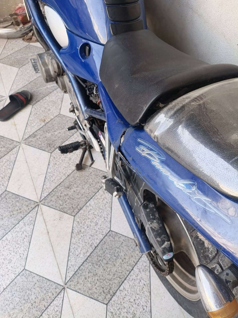بانده ربع • للبيع • على وضعيته