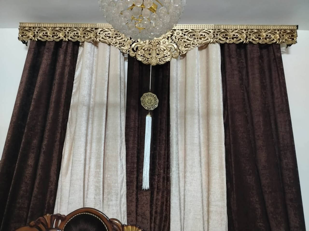 سلام عليكم تخم ملكي عشره مقعد نضيف جدن مع بردات بلونه باب وشباك مع سيت ماصات
العنوان حله سنجار 
السعر ٨٥٠ وبيهن مجال 
الرقم ***********
