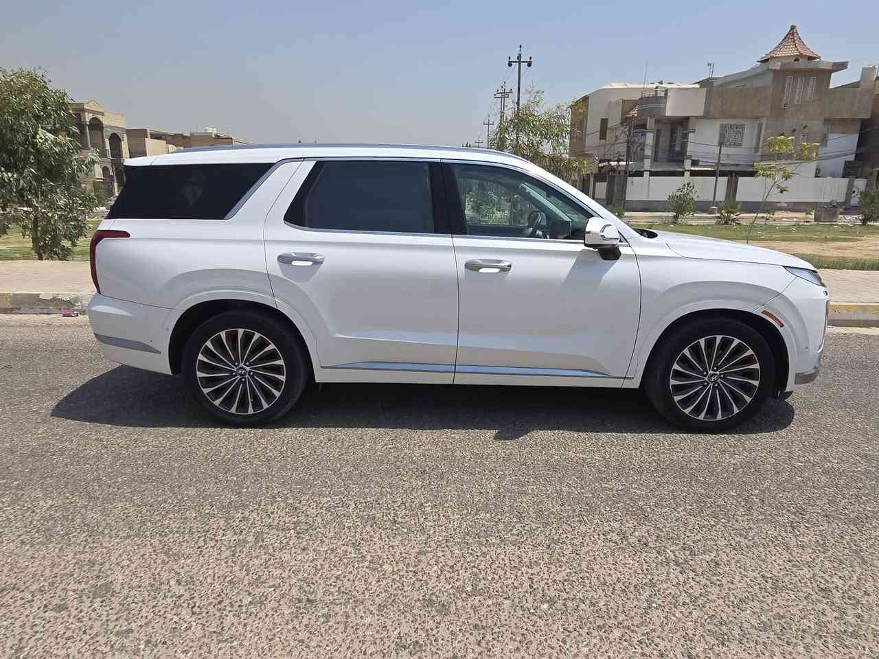 هونداي بلسايد 2024 فئة گلگرافي  فول 1/1 اعلى فئة
1 - اللون / ابيض

2 - العداد  / 57 الف 

3 - الرقم بابل شهداء سنه و٥ اشهر

4-  شاشة عرض(داتا شو)

5- المحرك   v6    3.8 <كير ومحرك شرط  +تبريد ثلج❄️>

6- بصمة تشغيل + بصمة ابواب +تشغيل عن بعد نظام تقديم وترجيع السيارة عن طريق البصمة

7- بانوراما اسود كنتاري

8-  فتحة سقف عدد ٢

9- سماعات هارمن گاردن

10- رادار امامي  + خلفي+رادار جانبي  

11- حساسات امامي + خلفي 

12-  كامرات عدد 6  360 درجة 

13- كشنات امامي خزن ميموري +مساج 

14-  كشنات كهربائي تدفئة وتبريد

15- كشنات جلد ابيض ملكي7 راكب قلاب كهربائي 

16- جميع الكشنات تدفئة تبريد

17- بردات جانبية

18- تبريد مركزي امامي + خلفي منفصل التحكم

19-تحكم ستيرن + شفتات

20- تدفئة ستيرن 

21- مرايا هيتر + تعتيم 

22- صندوق كهربائي شفط

23 - وضعيات قيادة  (٥)

24- ويل كب حجم  ٢٠ 

25- اوتو هولد + نقطة عمياء 

26- سايد بريك بصمة + مثبت سرعة

27- شحن لاسلكي 

28 - إشارات بالمرايا  + إشارات جانبيه

29 - اوتو هولد

30 - تحديد مسار

31 -شاشة ديجتال كبيرة

32 -تشغيل عن بعد 

33 - استيرن رجاج

34 - نظام HTRAC دفع رباعي 

35 - نظام مانع انزلاق 

36 - نظام نزول منحدرات 

37 -كشنات Vip منفصل ابيض

حادث ربع جاملغ وبنيد مبدل
شاصي ولغود شرط مكفولات
سعر ٢٩٠ وبيه مجال 

الاستفسار الرقم 

***********
مكان سياره كربلاء 
والكثير من المواصفات لم تذكر بعد
