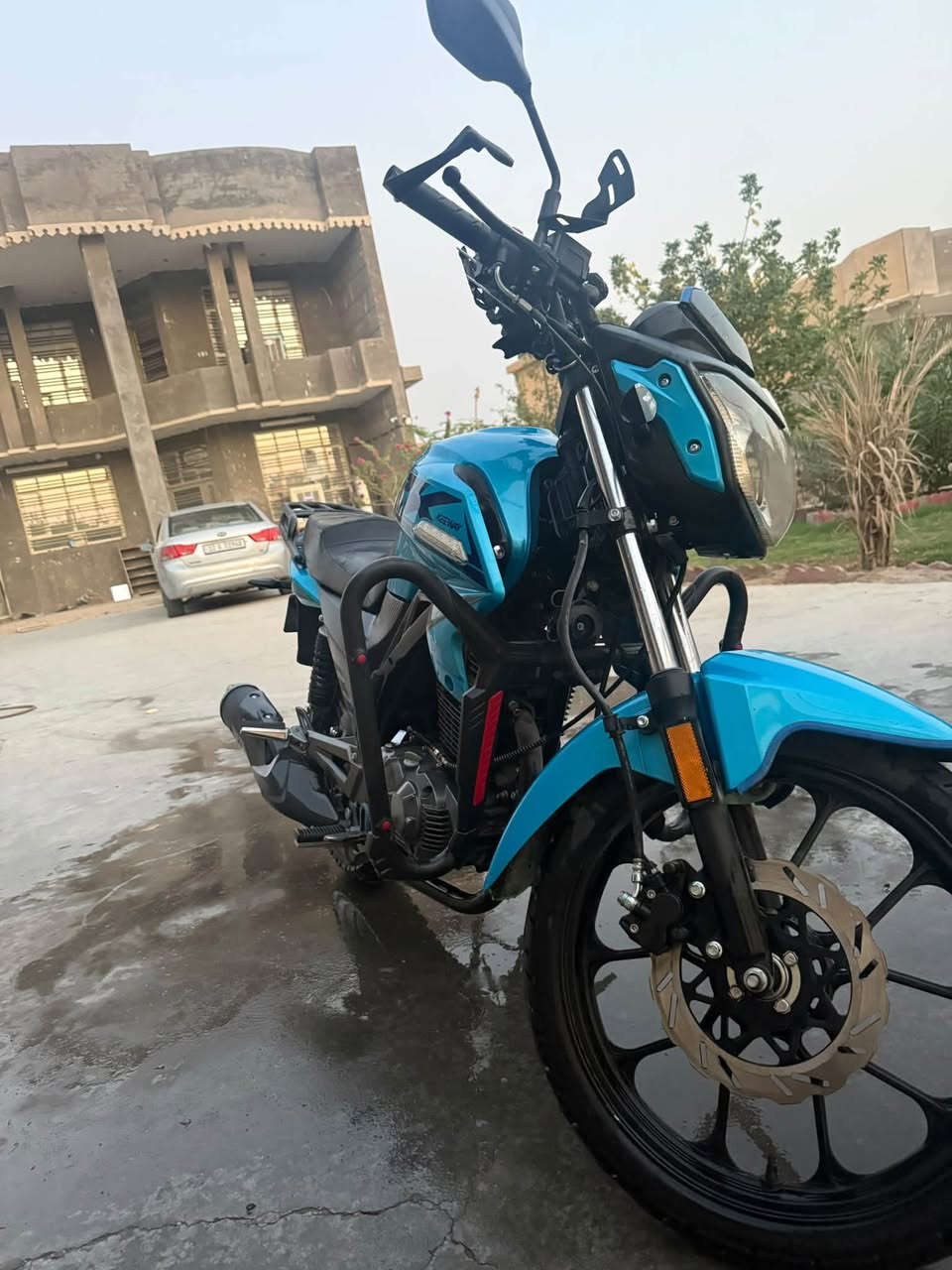السلام عليكم
RK للبيع رقم وسنويه تحويل ثاني يوم مكفوله من كلشي ضررها فقط بلجاملغ الامامي شغله بسيطه موضح بلصور الدراجة من عجلة الخليج لهسه على ايدي الدهن مالتها ليكو مولي ماخليلها غيره عليها زنون سعره 65 الف تاخذها بوجهك للشغل الدراجة ماشيه 25،000 قابل للزياده مكاني بغداد البنوك 
السعر مليونين و250 الشراي يخابرني ويدلل 
*********** واتساب وعلخط ما متواجد علفيس
