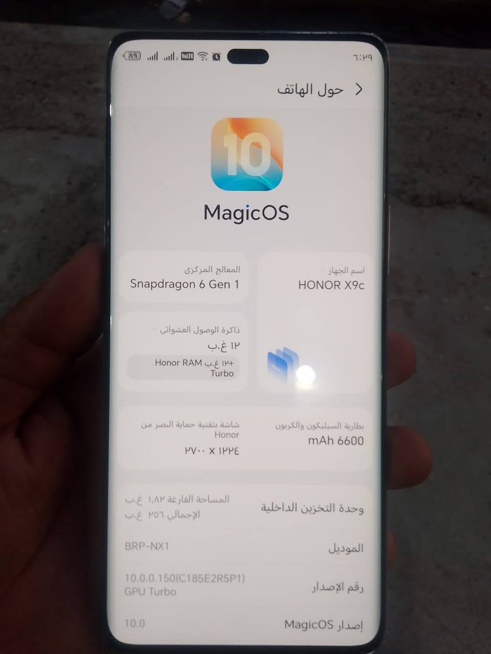 هونر اكس 9 سي 

جهاز غني عن التعريف كلش حلو بموصفات عملاقه

الكاميرا: خلفية بدقة 108 ميجابكسل.

البطارية: سعة كبيرة تبلغ 6600 مللي أمبير.

الشاشة: من نوع AMOLED بحجم 6.78 بوصة ومعدل

ببجي 90 فريم سلس شرط 

 تحديث 120 هرتز.

ذاكرة 256 رام (12+12=24)

سعر 360 بي مجال شي قليل 

مكان موصل حي الانتصار 
تصل عل رقم ***********

نص مكتوب في الصور:
- حول الهاتف MagicOS 10 المعالج المركزى Snapdragon 6 Gen 1 اسم الجهاز HONOR X9c ذاكرة الوصول العشوائي ١٢ غ.ب +١٢ غ.ب Honor RAM Turbo بطارية السليكون والكربون mAh 6600 شاشة بتقنية حماية البصر من Honor ٢٧٠٠ X ١٢٢٤ وحدة التخزين الداخلية المساحة الفارغة ١,٨٢ غ.ب الإجمالي ٢٥٦ غ.ب الموديل BRP-NX1 رقم الإصدار 10.0.0.150(C185E2R5P1) GPU Turbo إصدار MagicOS 10.0