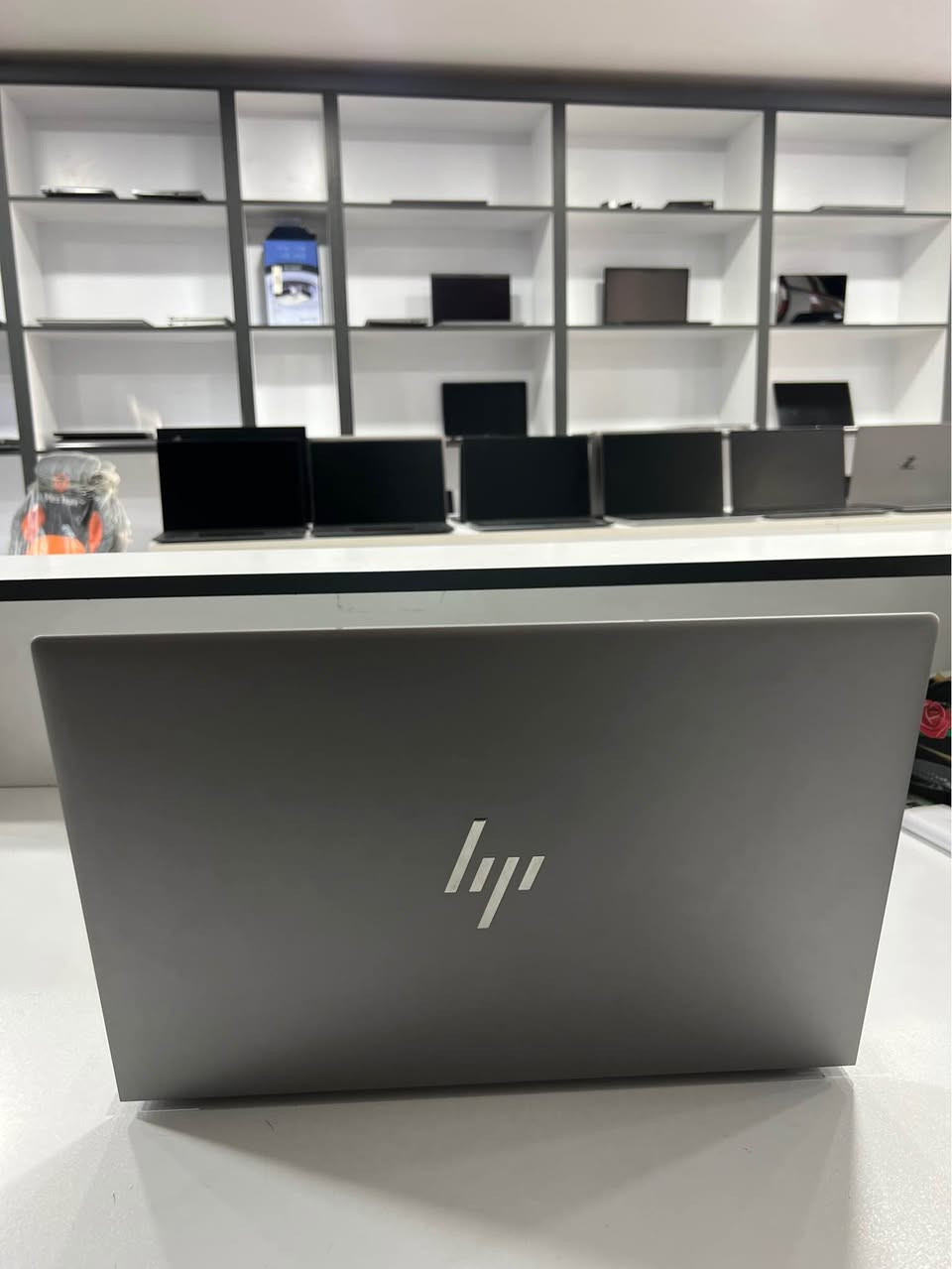 🔥 HP ZBook Studio G10 — وحش احترافي بكل معنى الكلمة!

⚡ Core i9-13H
🧠 RAM 64GB DDR5 5200MHz
🚀 1TB SSD NVMe
🎨 NVIDIA RTX 2000 8GB
🖥️ 16” FHD

💻 جهاز احترافي مناسب لـ:
▪️ الهندسة والتصميم
▪️ المونتاج والرندر
▪️ البرامج الهندسية الثقيلة
▪️ 3D وCAD
▪️ البرمجة والاستخدام الاحترافي

💰 السعر: 1250$

📍 أربيل – شارع سلطان مظفر

📞 *********** أربيل, العراق
