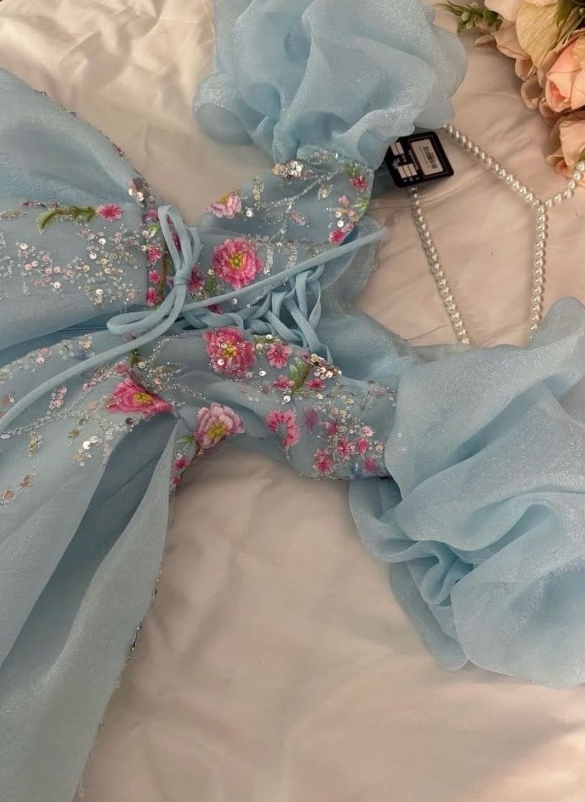 ✨ فستان للبيع ✨

💙 من إسراء ستور
✨ ملبوس مرة وحدة فقط، حالته ممتازة جدًا.
📏 المقاس: يلبس S / M
💰 السعر: 95
📩 للحجز أو الاستفسار راسلوني خاص