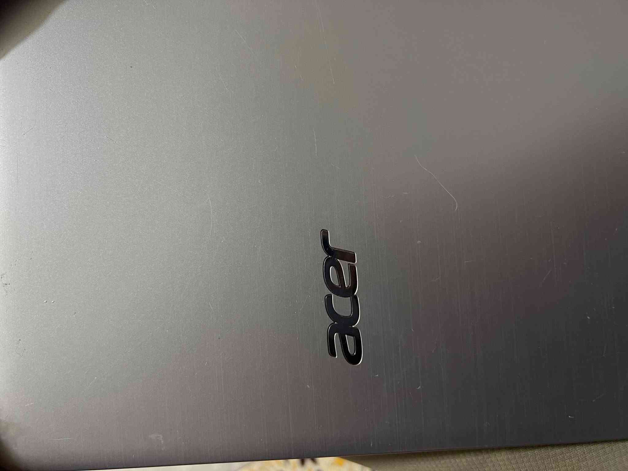 💻🔥 **للبيع لابتوب Acer Aspire V3-572** 🔥💻
📌 **المواصفات:**
✅ معالج Intel Core i5 جيل خامس
✅ رام 8GB
✅ هارد SSD سعة 256GB 🚀
✅ كرت شاشة Intel HD Graphics 5500
✅ مناسب للدراسة، التصفح، والأعمال اليومية

🔧 **ملاحظة:** الشاشة مبدّلة.

📱 لابتوب عملي بمواصفات مناسبة للاستخدام اليومي السعر 400الف بيه مجال بسيط 

📩 للاستفسار والتواصل، راسلني خاص.
العنوان البصره جمعيات 
***********
الجاد بالشراء حياه الله ❤️
