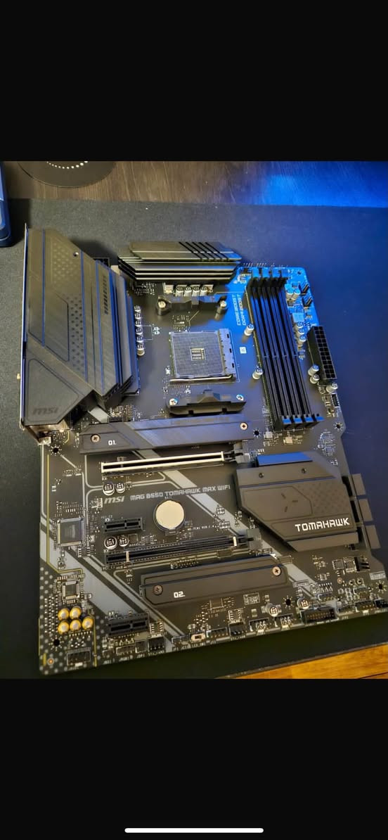 تجميعه كامله للبيع او قطع
رام 64 قطعتين القطعه 32 سرعه 3200
بورد B550
معالج r7 5700g
باور 550
وهارد وياه 256
سعره بدون رامات 500 
سعره ويا قطعه 32 650
مكاني البصره
رقم ***********
