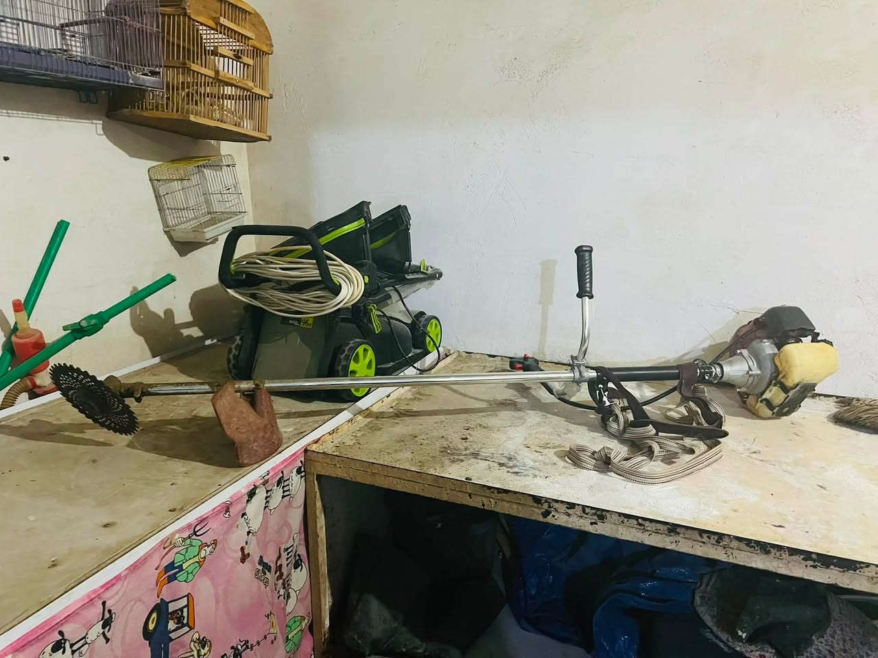 مەکینەی هەرێز  سعری ١٠٠ هەزاروو مەعامەلە ١٠ جار ئیشی نەکرد ٥ دەرەجەیە
حاشوشەکەش ٧٥ هەزارو مەعامەلە هەردوووکی ئەوروپیین ژمارە مۆبایل ***********
