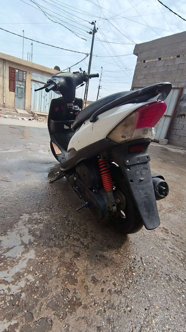 السلام عليكم ماكس عدله للبيع الدراجه جاهزه مجهزه بيها نقص واحد بس سلف هندر واحد بأي وقت كهربائيات كلهه شغاله اشاير بك لايت لايتات عليهه زوج تايرات جدد 
رقمي *********** 
مكاني بغداد ابو دشير 
السعر 375 وبيهه مجال بسيط كلش مال جيه بس
