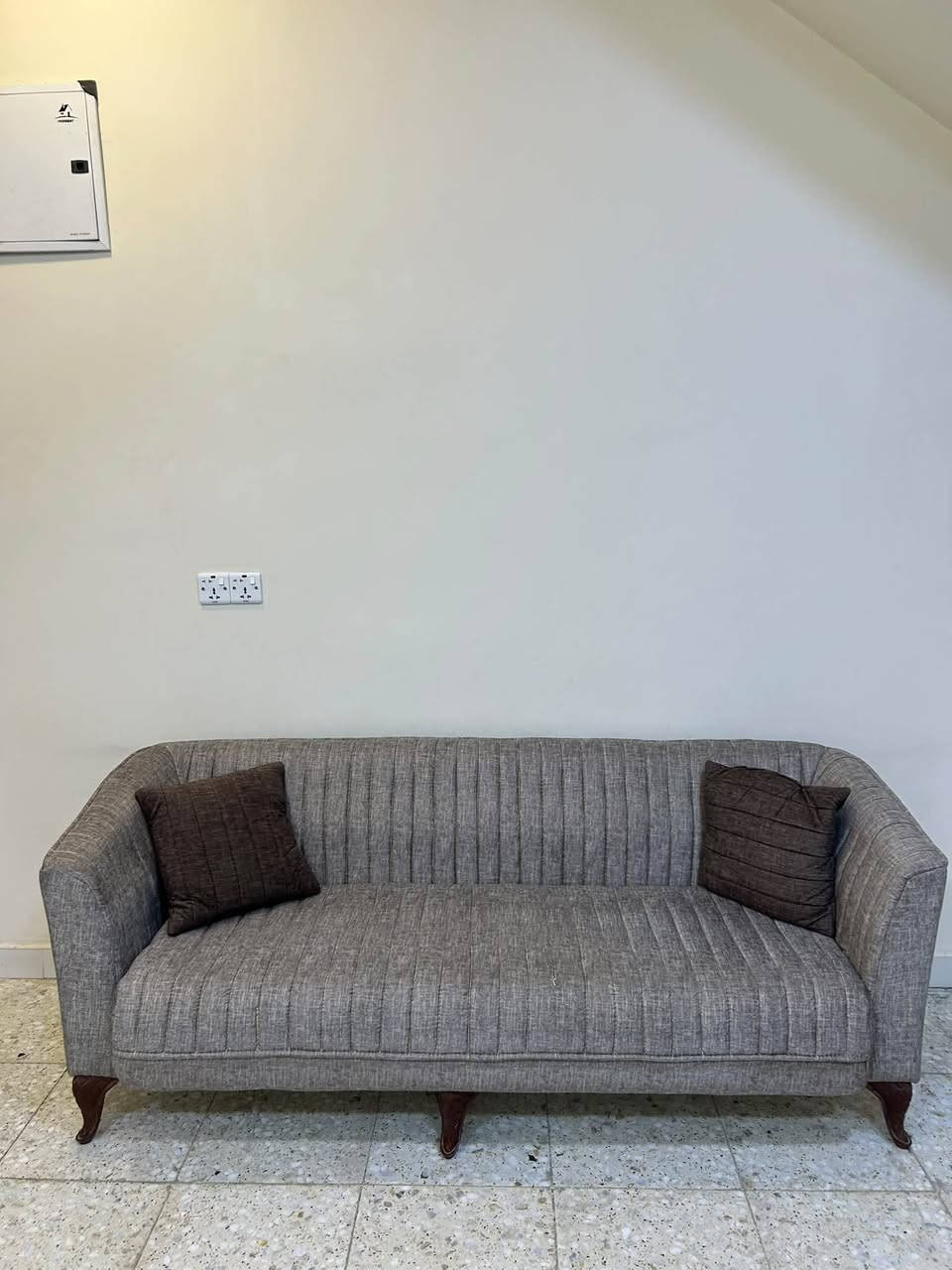 ٨ مقاعد • عراقي • رجول خشبية