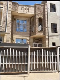 حي الجامعة • مؤثث • ٣ طوابق