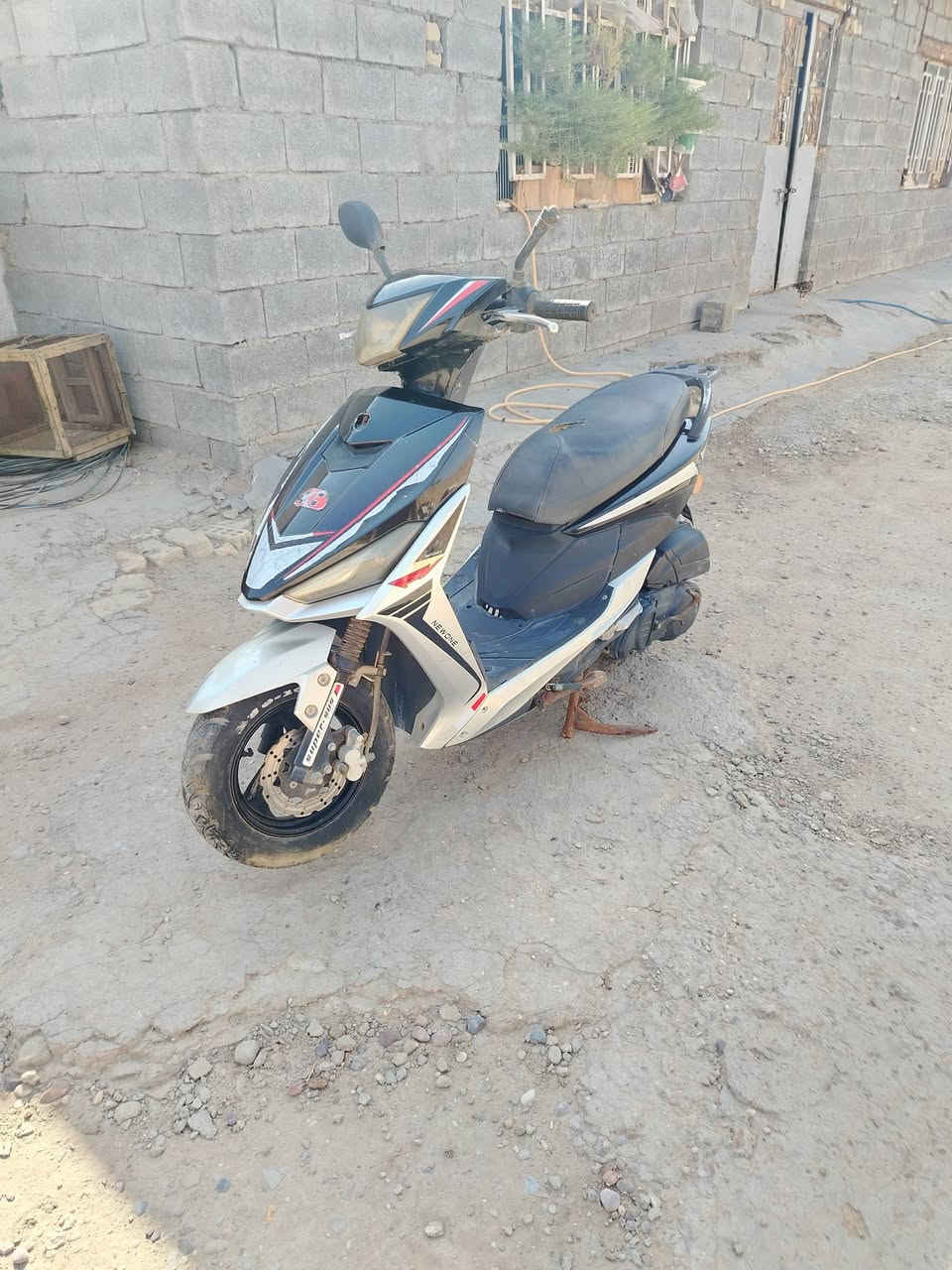 السلام عليكم شباب عندي هاي الدراجة fs للبيع الدراجة متروكة جانت تشتغل بس اتبخر وعفتها ابيع كوم حديد الدرجة المكينة ممفتوحة كبل سعرها (١٢٥) وبيها مجال للشراي مكان بغداد رقم الهاتف ***********
